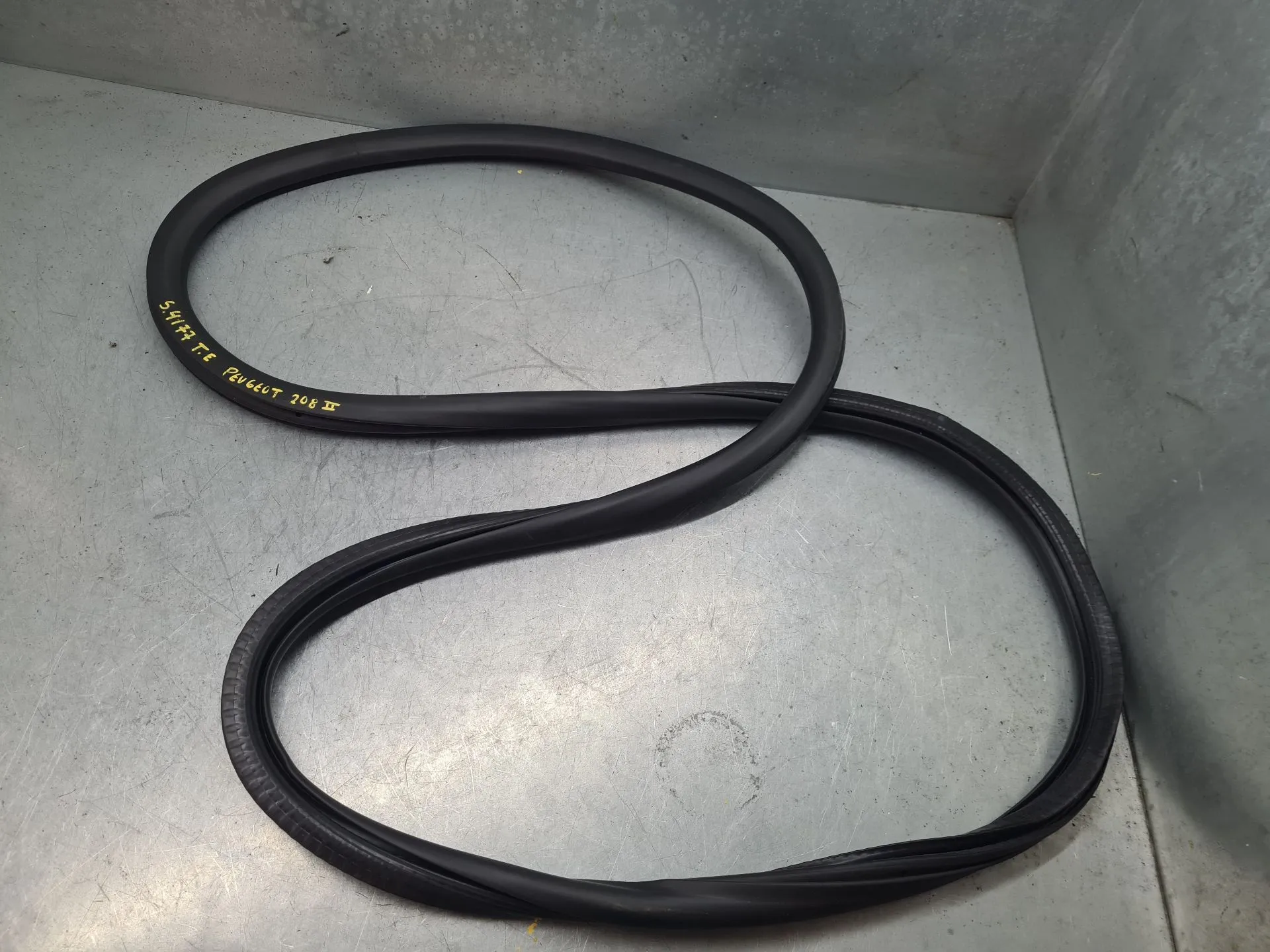 Revestimento porta trás esquerdo PEUGEOT 208 II