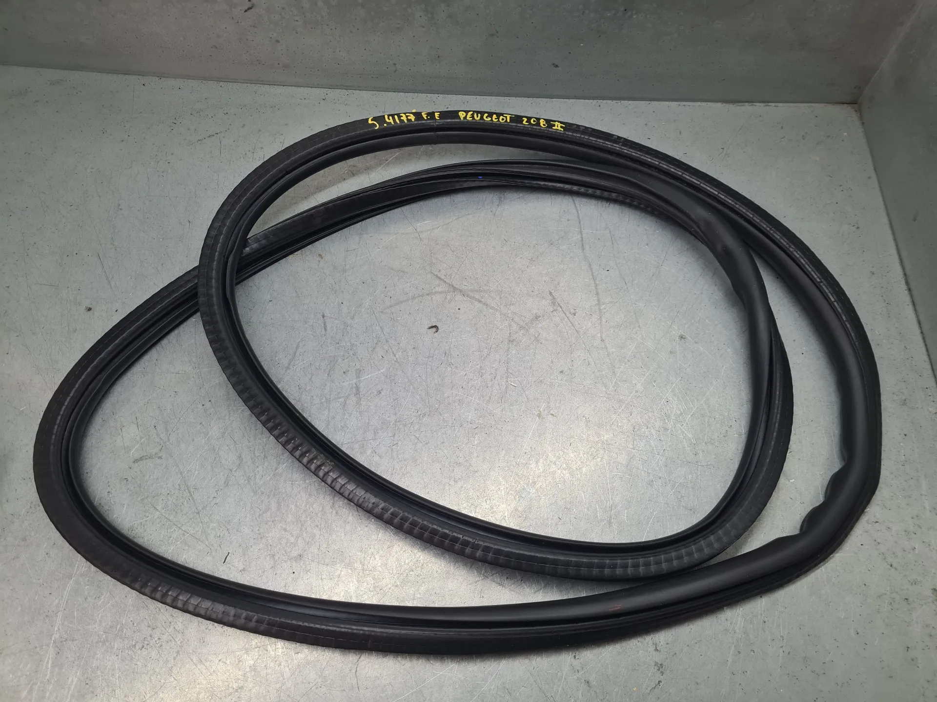 Revestimento porta frente esquerdo PEUGEOT 208 II