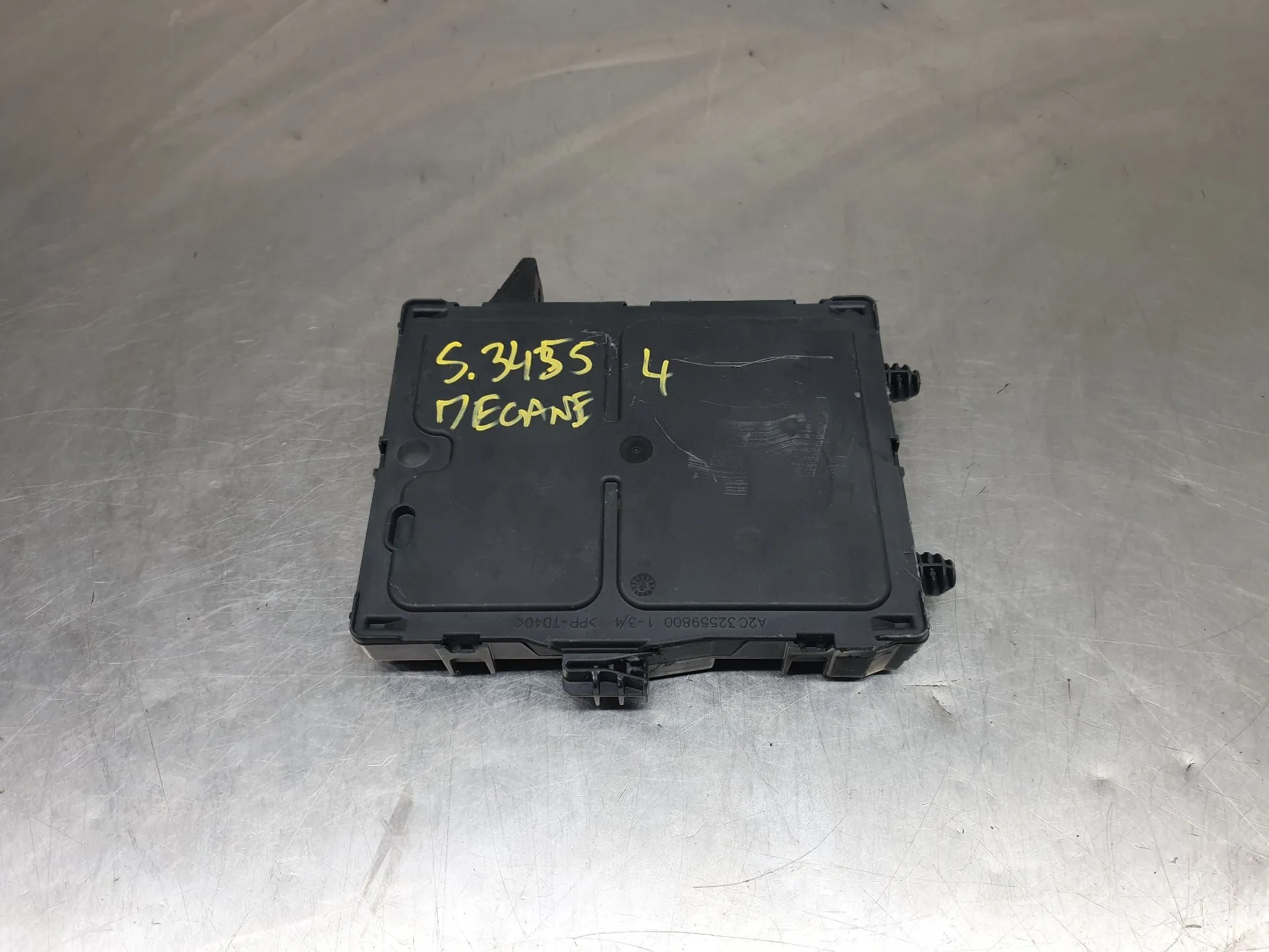 Module de confort RENAULT Megane IV (B9A/M_)