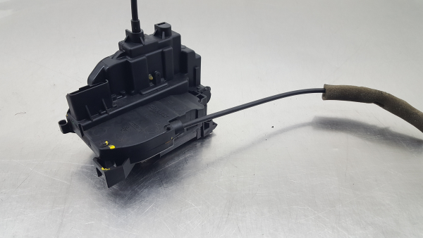 Cerradura / cierre puerta trasera izquierda RENAULT Megane III (BZ0_)