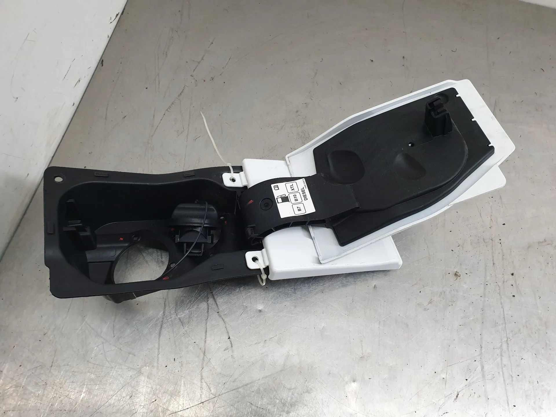 Tappo serbatoio carburante RENAULT Trafic III (FG_) Imagem-1