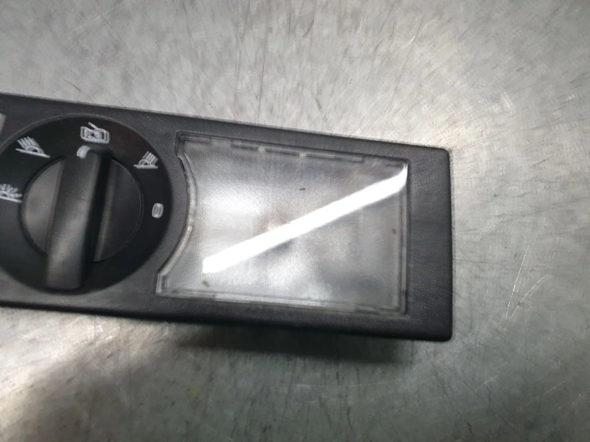 Plafonier trás SEAT Arona (KJ7) Imagem-1