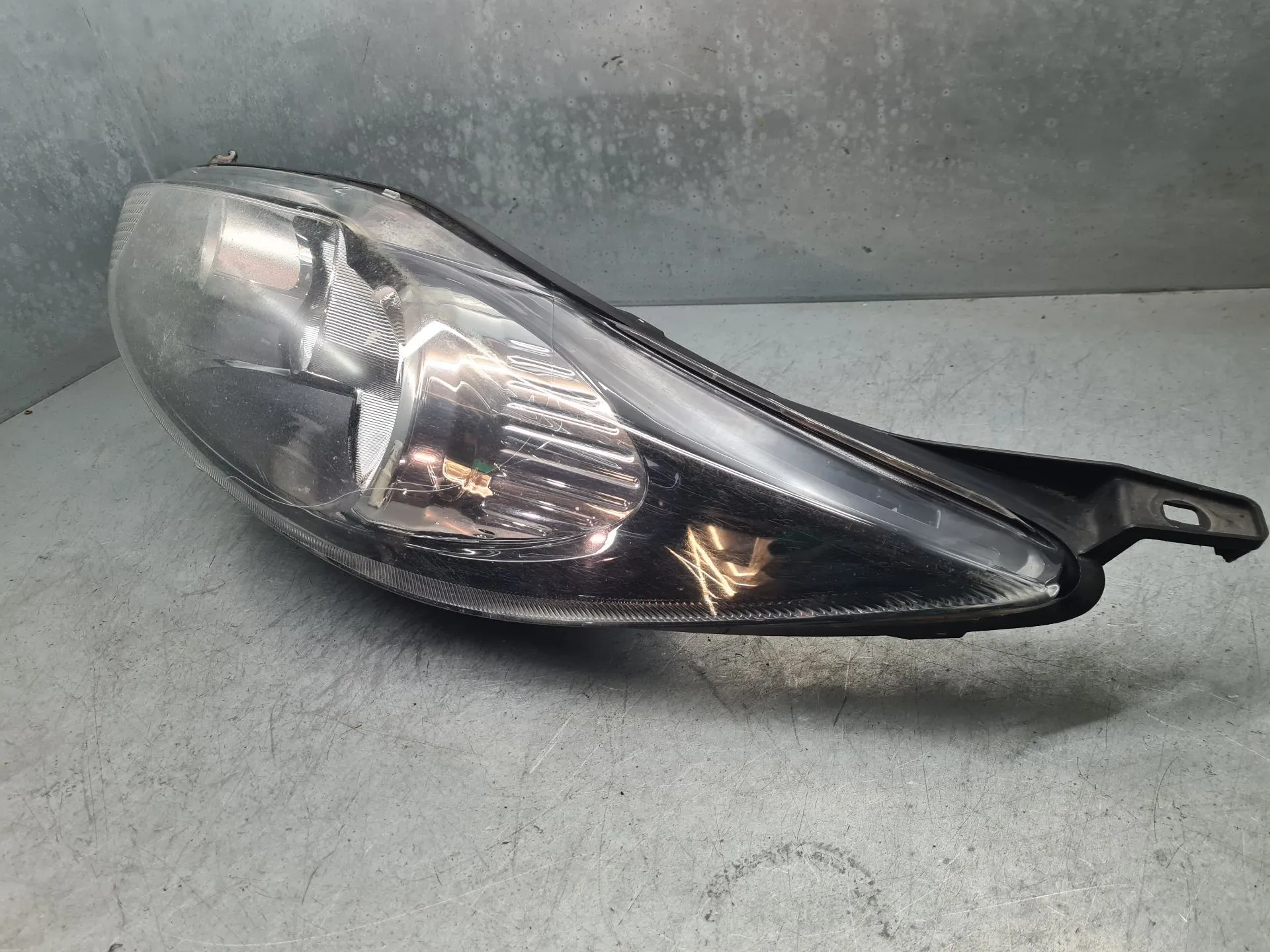 Left Headlight FORD Fiesta VI (CB1, CCN) Imagem-2