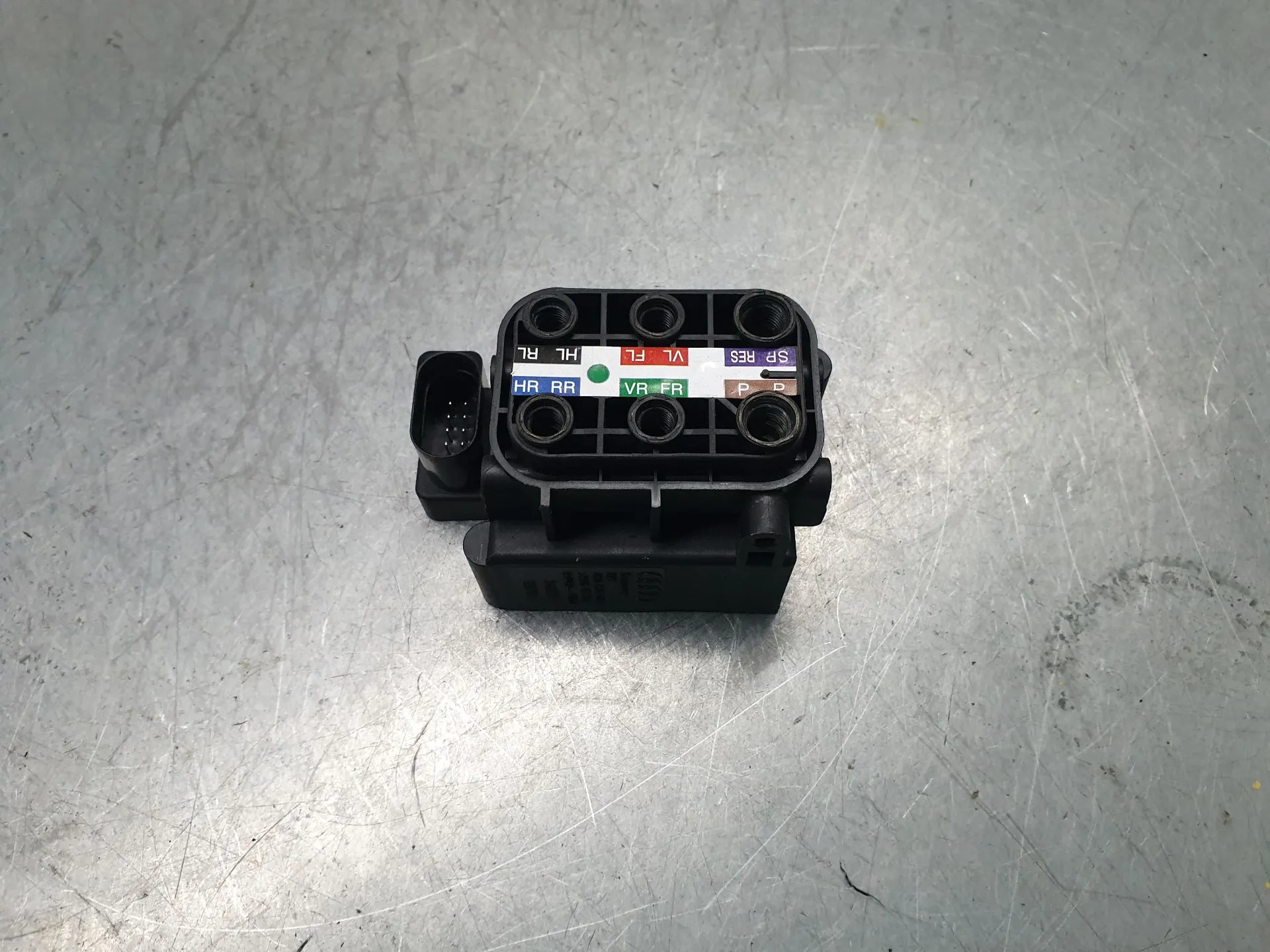 Valve générique AUDI A6 Allroad (4GH, 4GJ, C7) Imagem-1