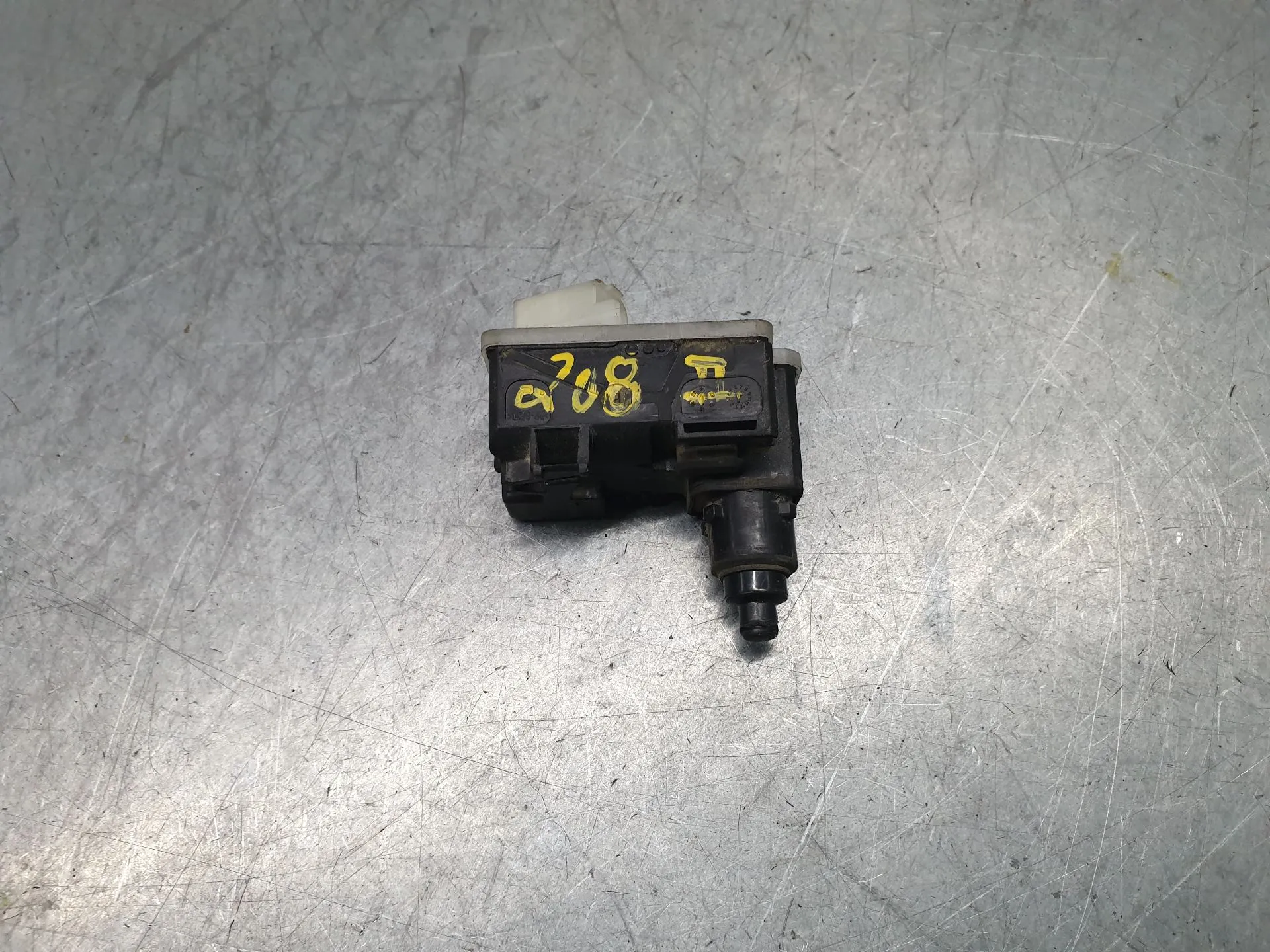 Attuatore Serratura serbatoio carburante PEUGEOT 208 II Imagem-1