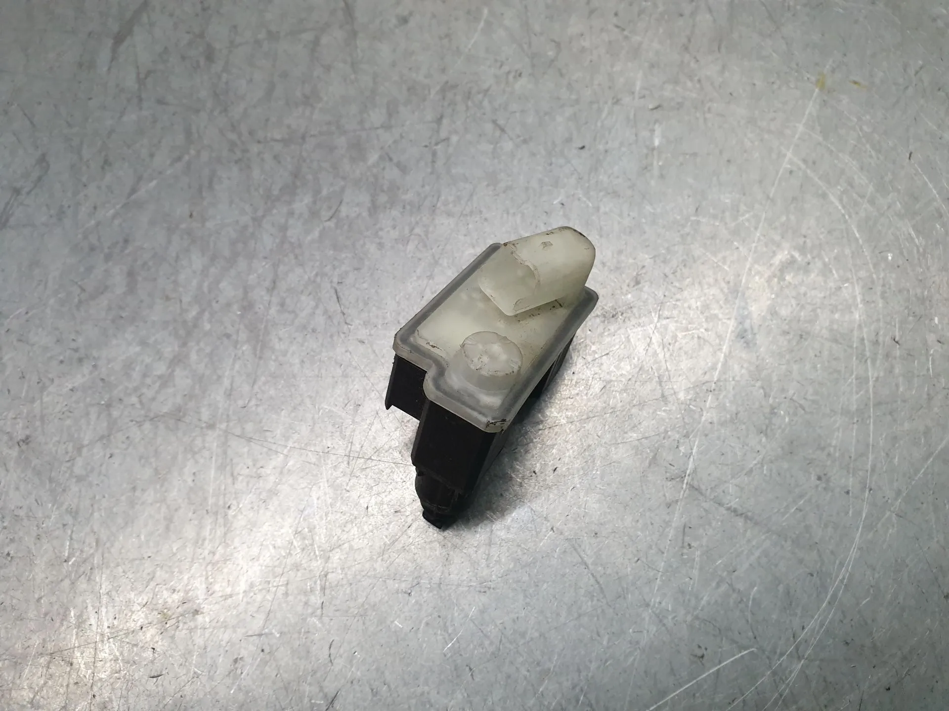 Attuatore Serratura serbatoio carburante PEUGEOT 208 II Imagem-2