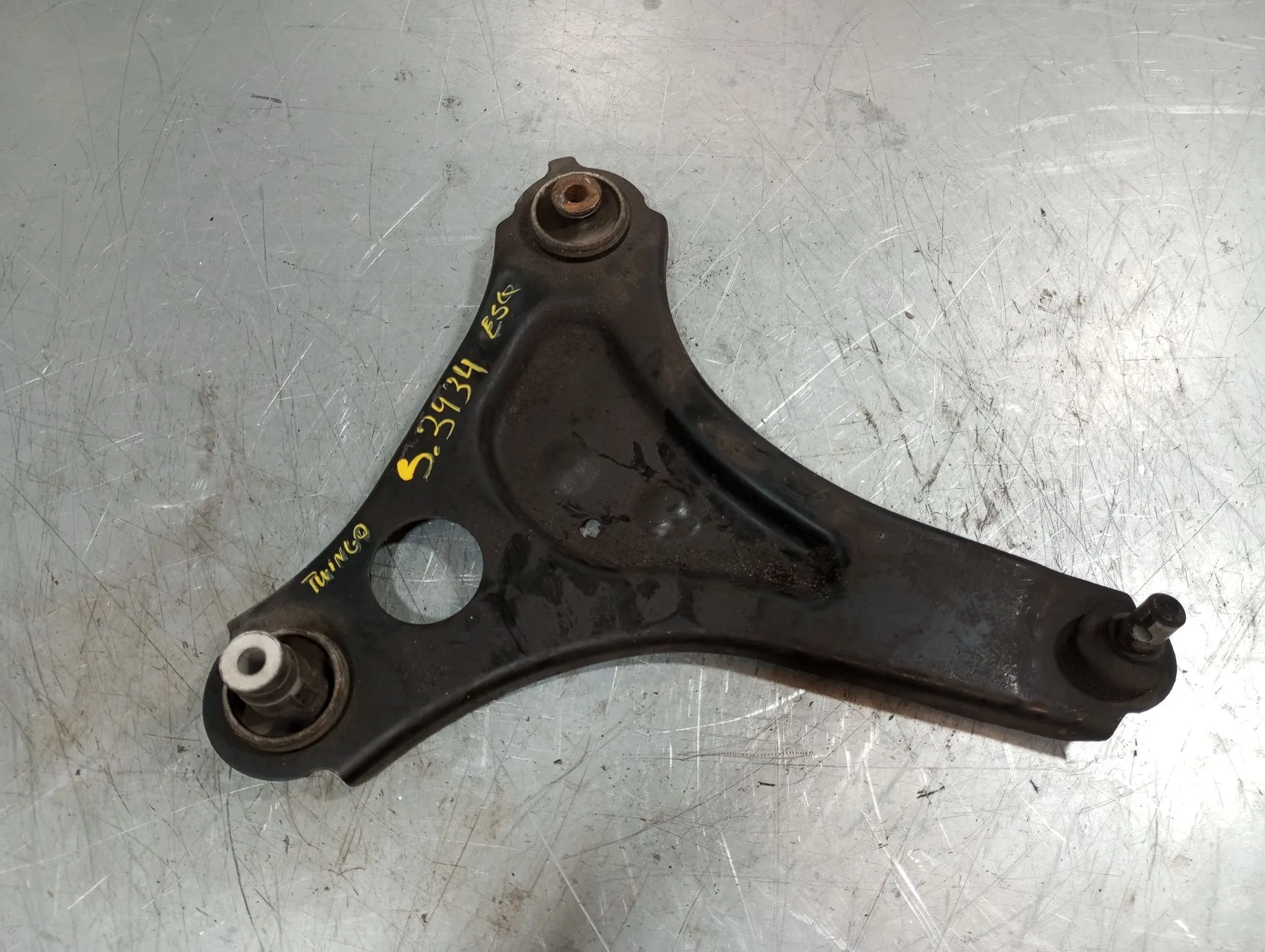 Braccio di sospensione anteriore sinistro RENAULT Twingo III (BCM_)