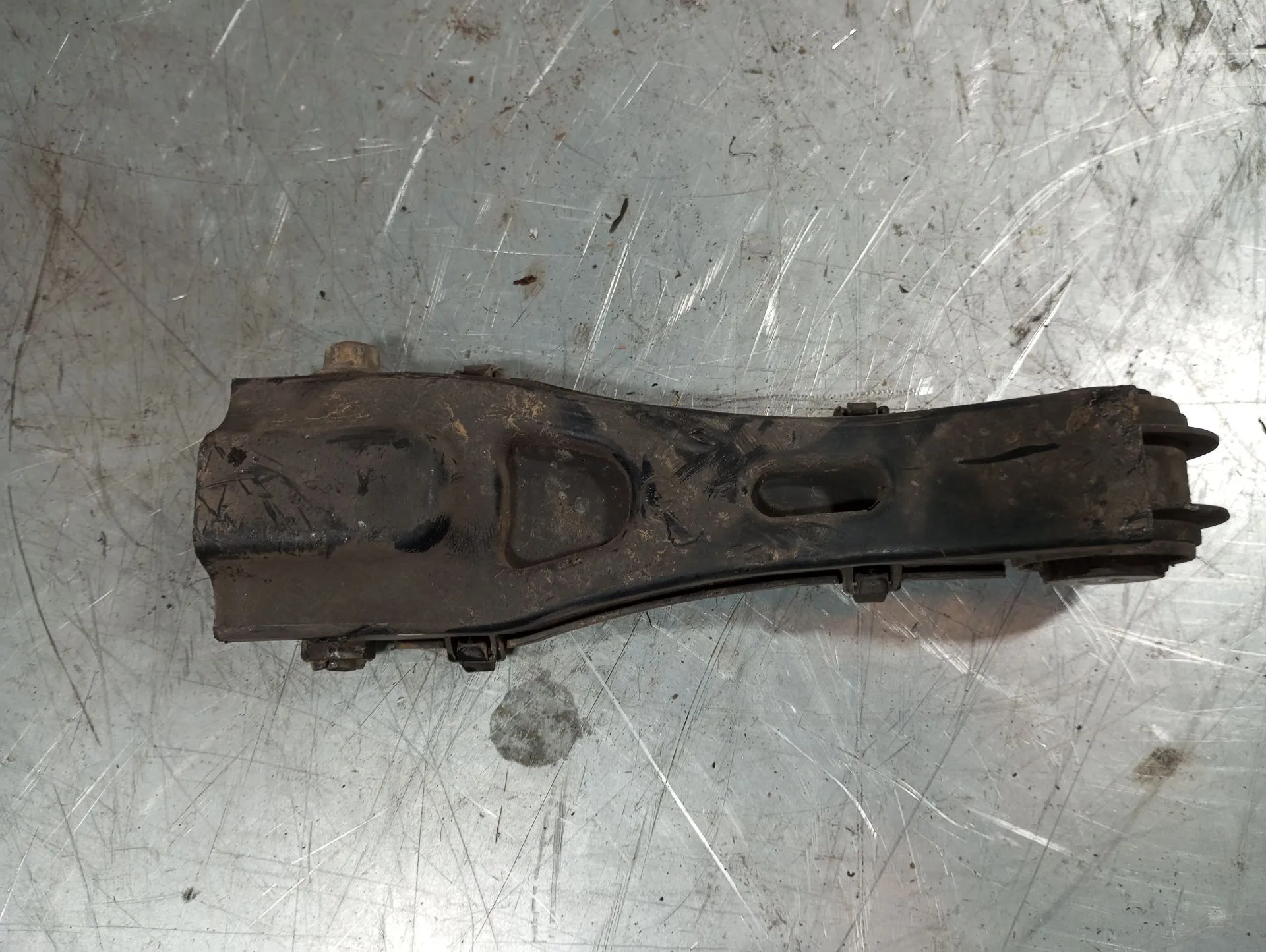 Braço de suspensão trás direito MERCEDES-BENZ Classe B (W246, W242) Imagem-1