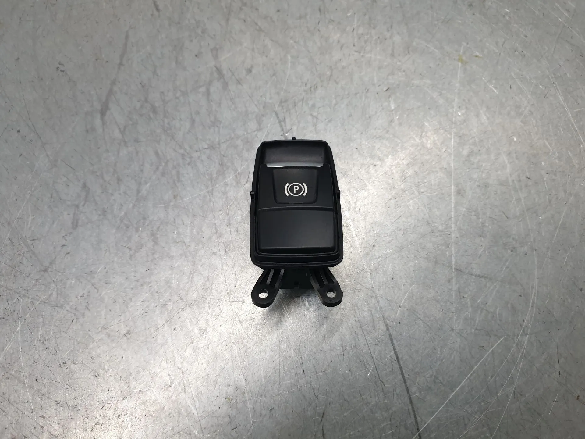 Botão / interruptor travão de parque BMW X1 (F48)