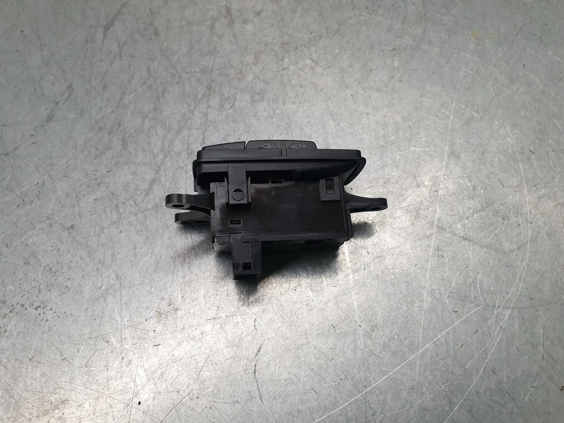 Botão / interruptor travão de parque BMW X1 (F48) Imagem-3