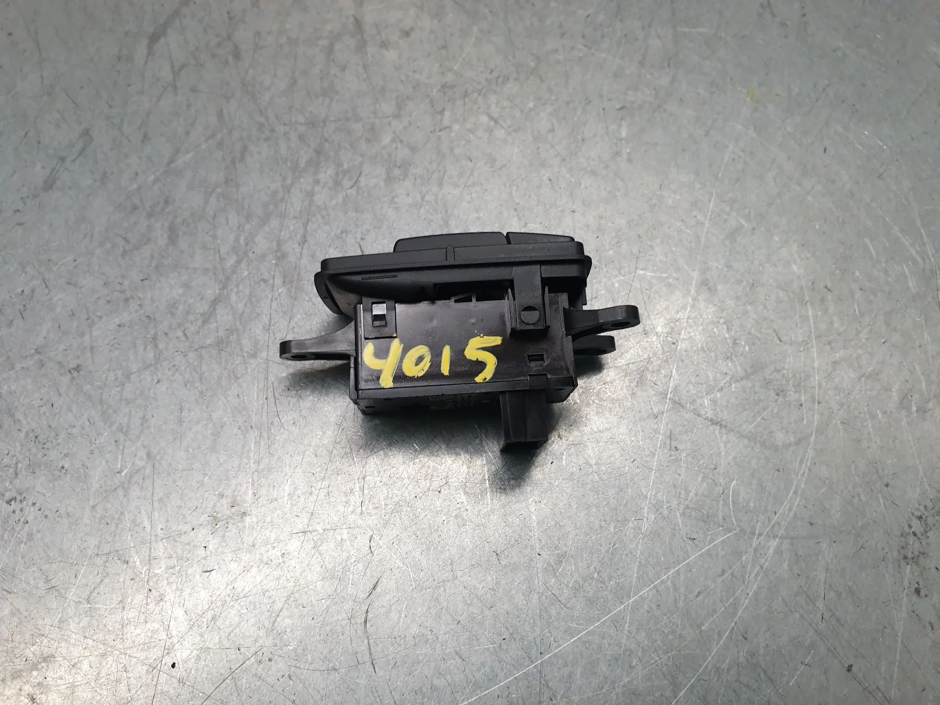 Botão / interruptor travão de parque BMW X1 (F48) Imagem-2