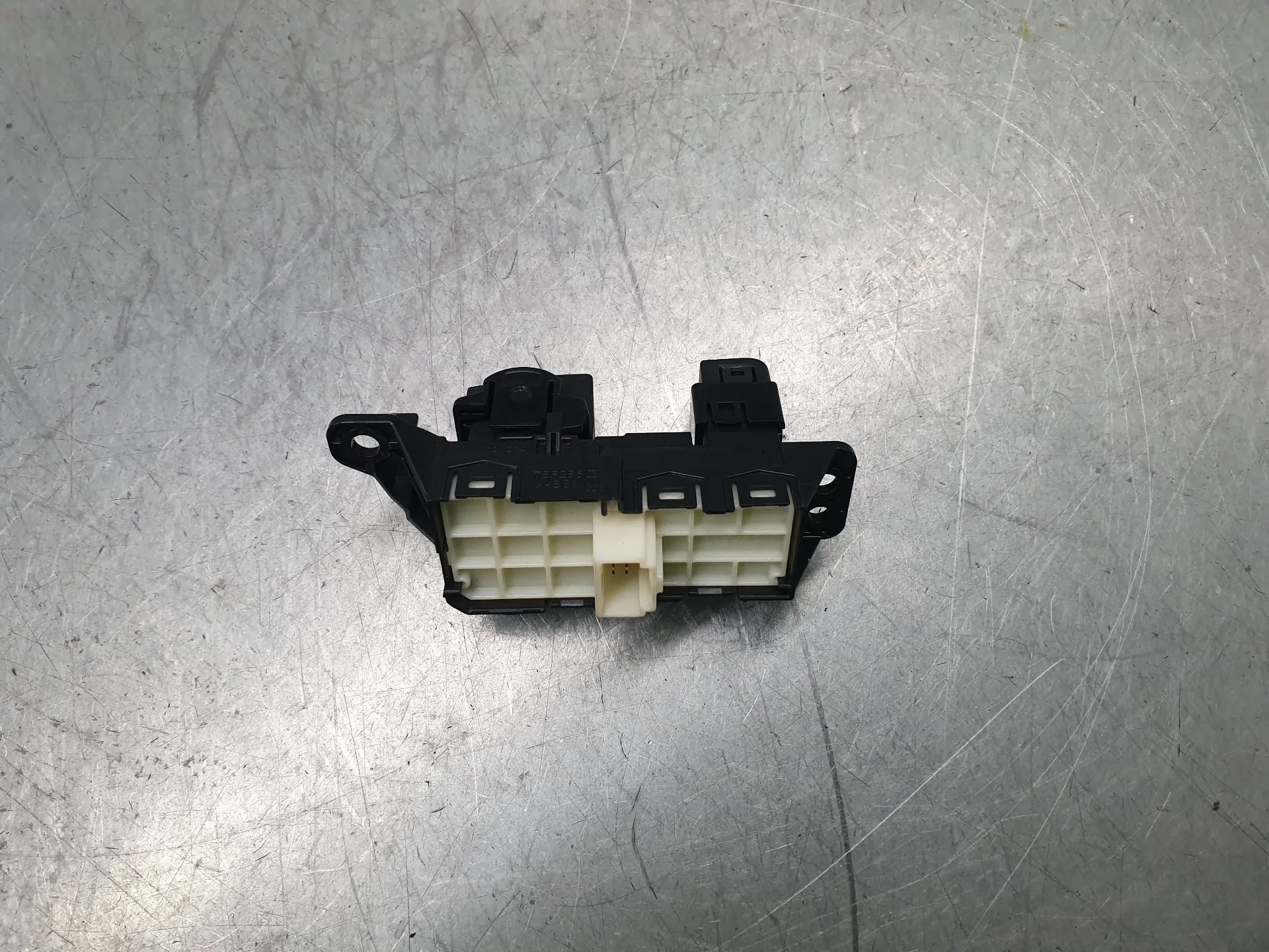 Botão / interruptor travão de parque TOYOTA Yaris Cross (MXP_) Imagem-2