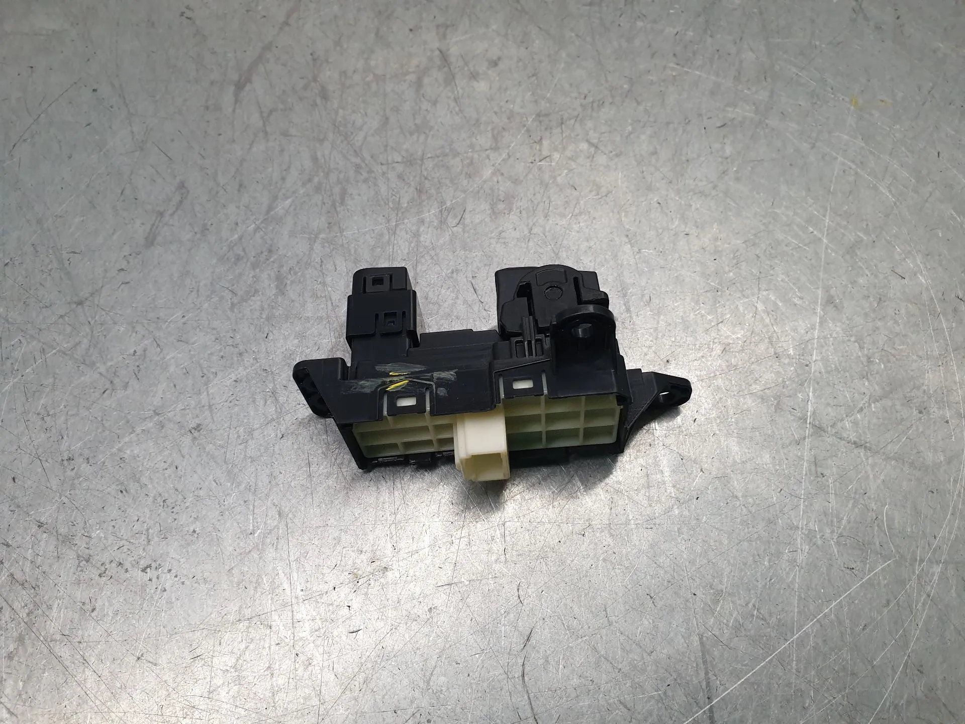 Botão / interruptor travão de parque TOYOTA Yaris Cross (MXP_) Imagem-3