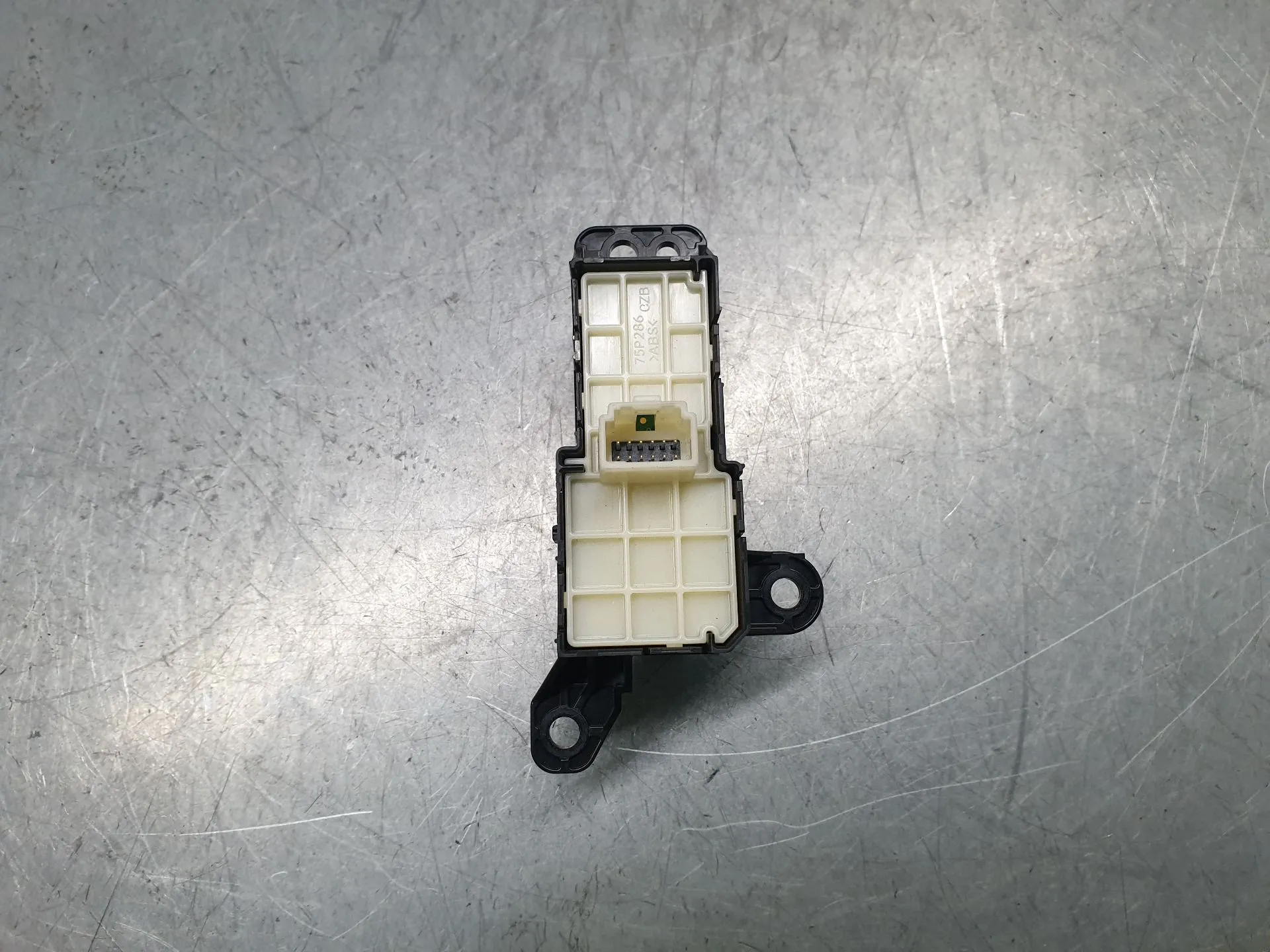 Botão / interruptor travão de parque TOYOTA Yaris Cross (MXP_) Imagem-4