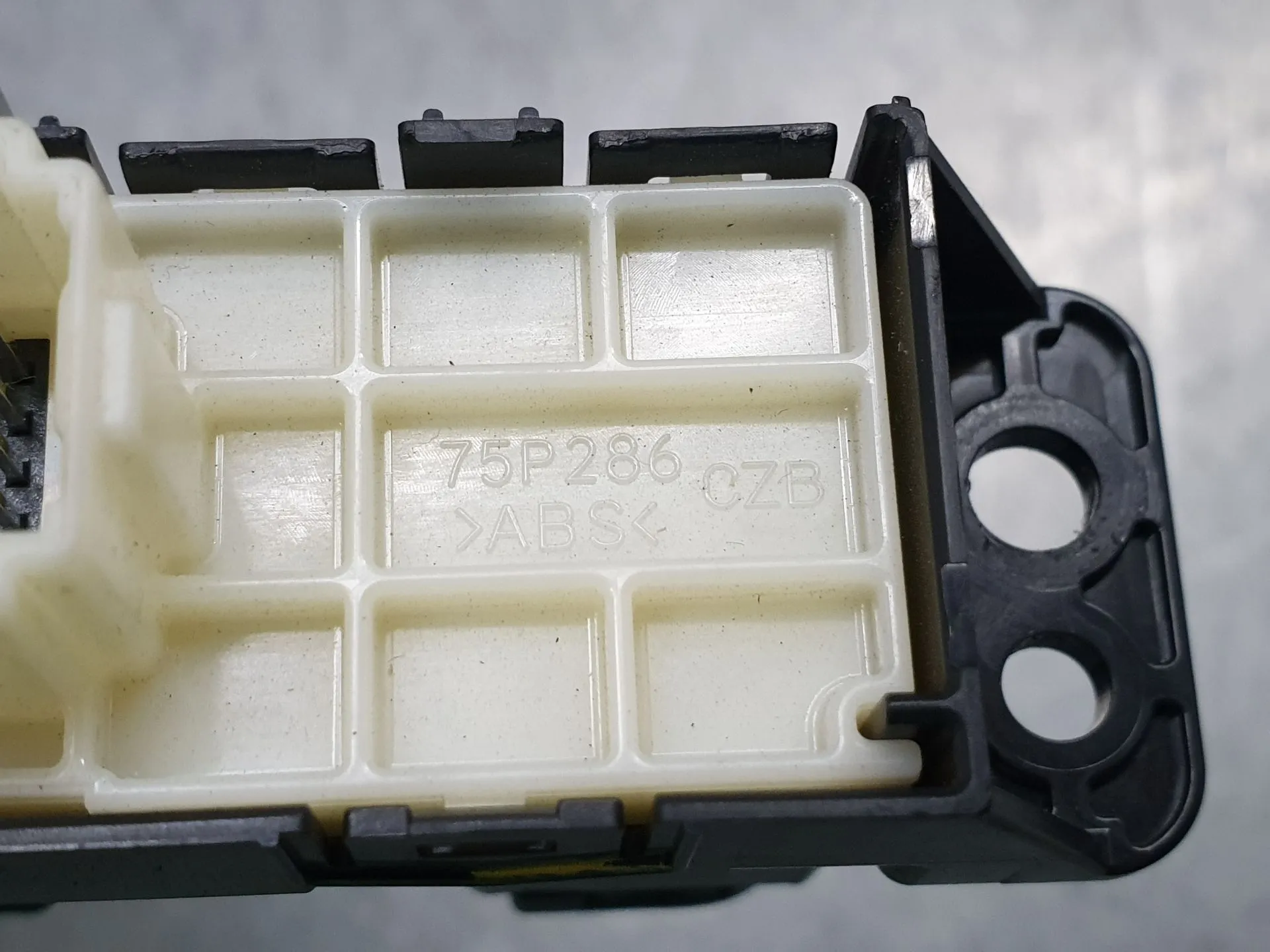 Botão / interruptor travão de parque TOYOTA Yaris Cross (MXP_) Imagem-6