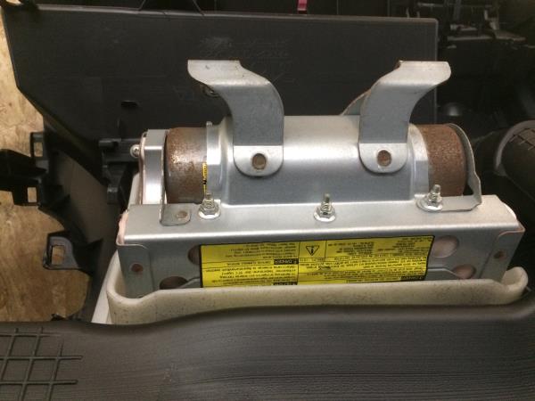 Airbag passageiro TOYOTA Yaris (_P9_) Imagem-1