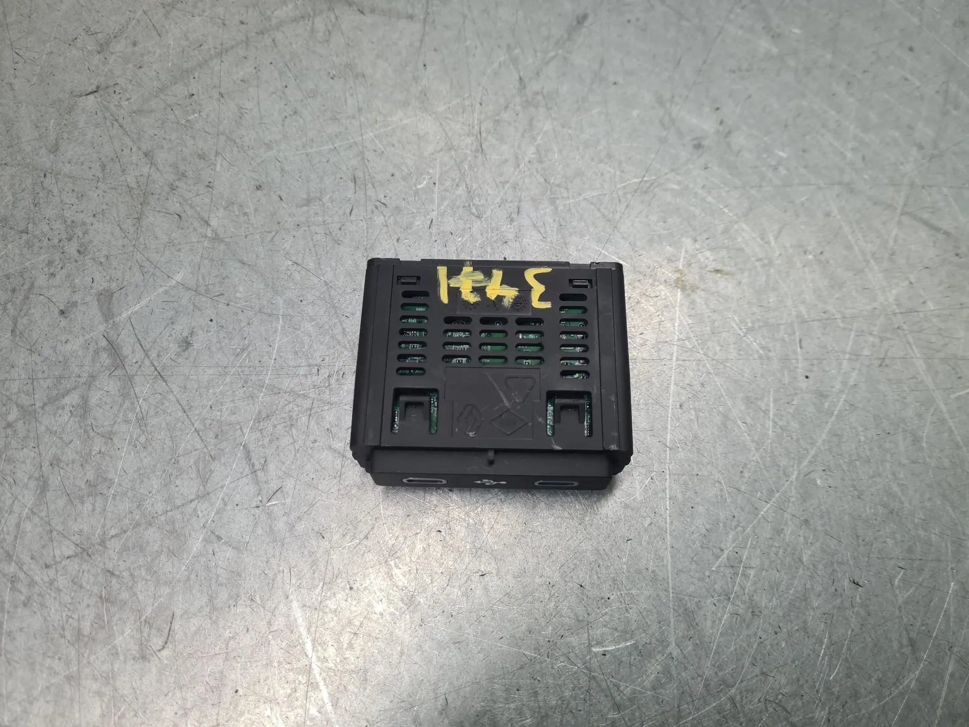 Módulo USB / AUX / IPOD RENAULT Master IV (F8__) Imagem-2