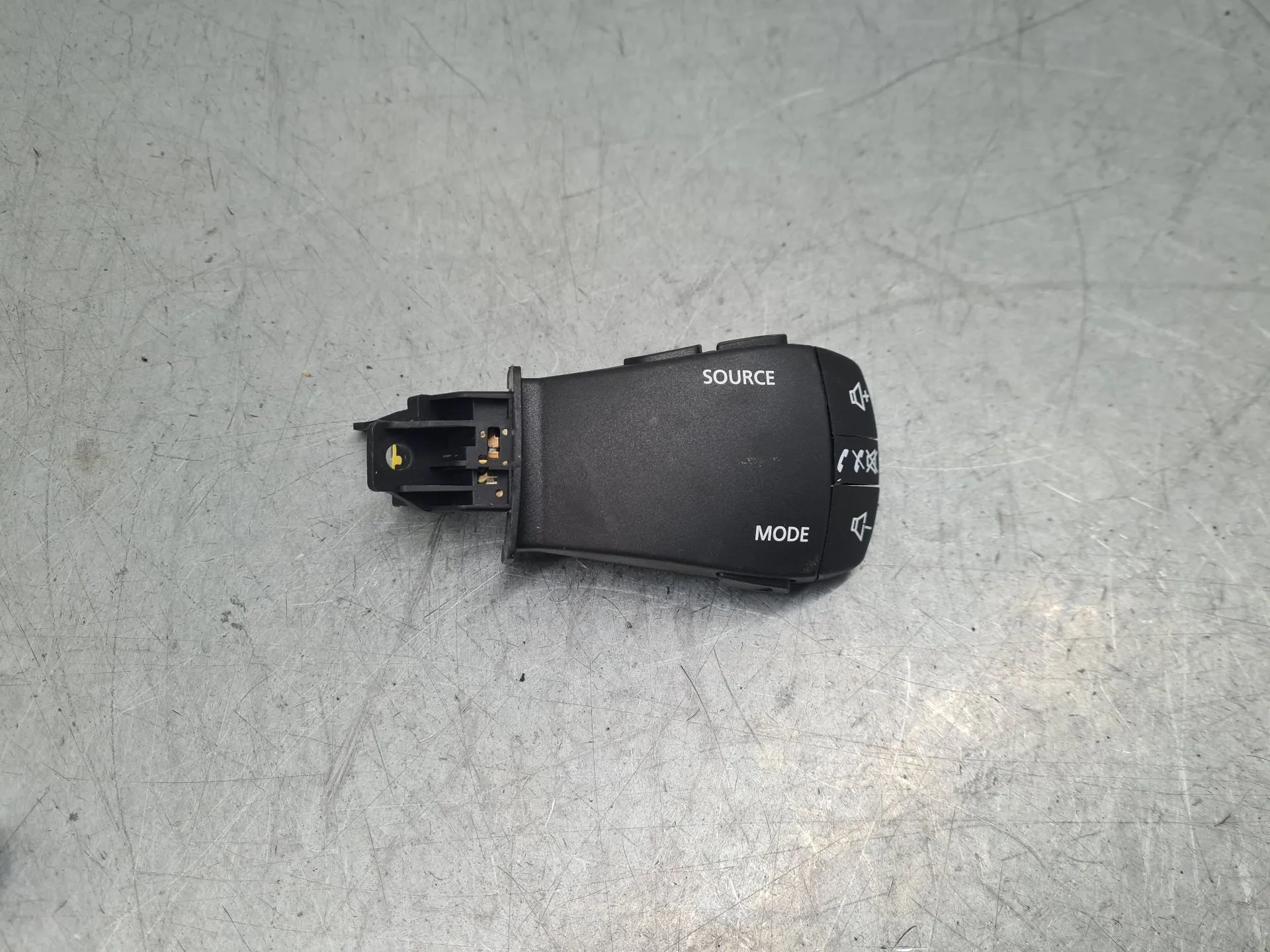Radio control switch DACIA Sandero III