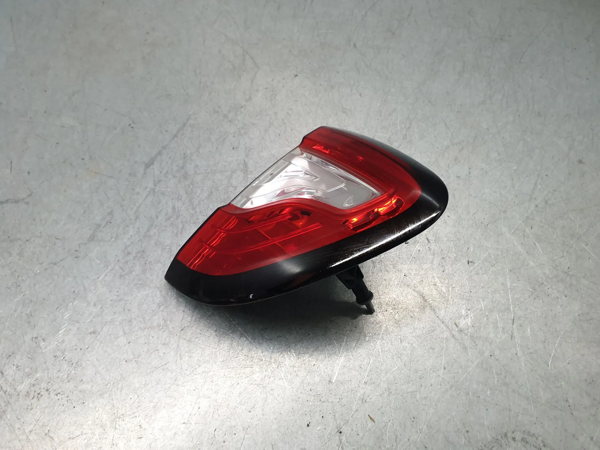 Left trunk lid reflector RENAULT Captur (J5_) Imagem-1