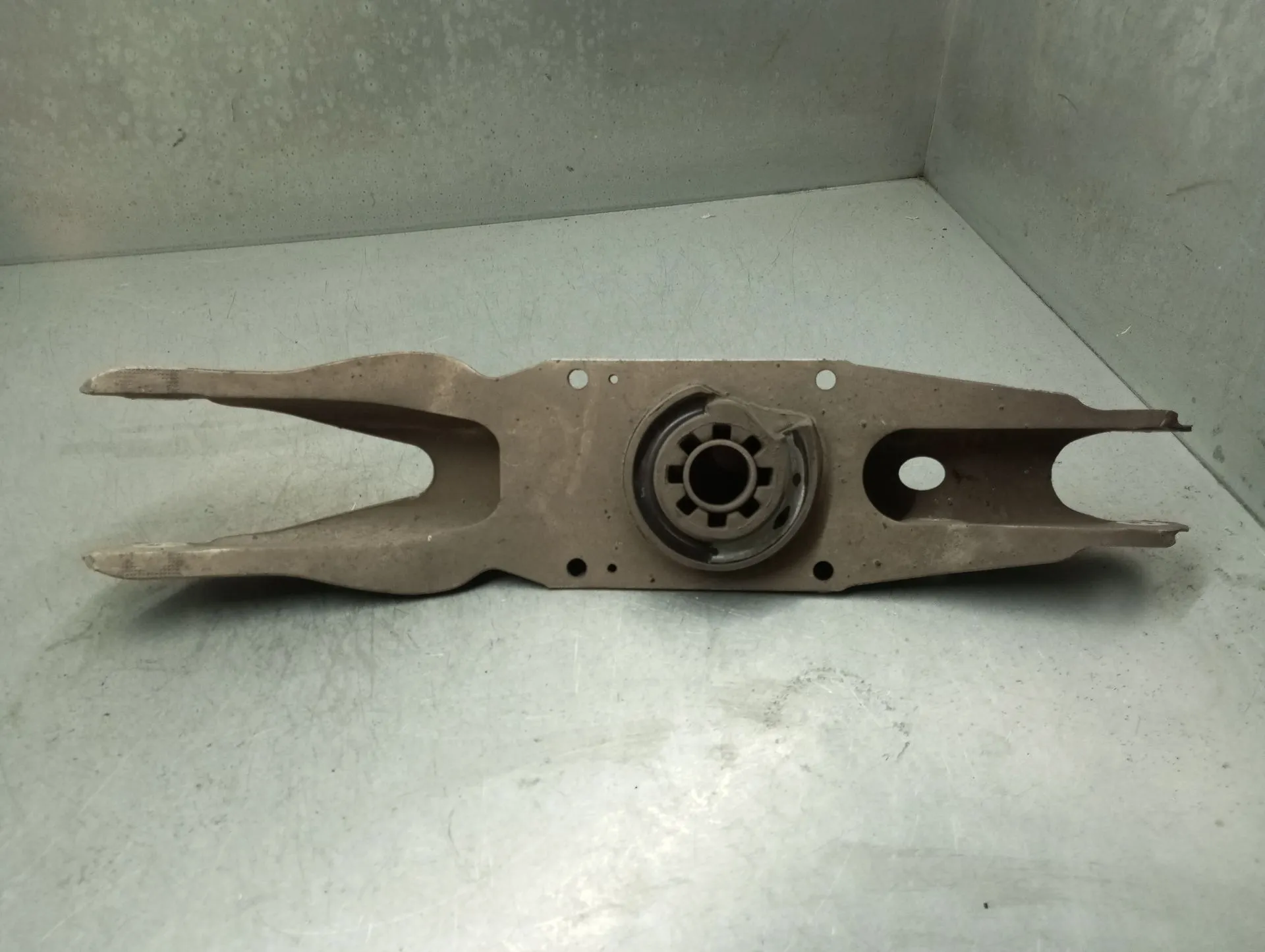 Braccio di sospensione posteriore sinistro MERCEDES-BENZ CLA Shooting Brake (X117) Imagem-1