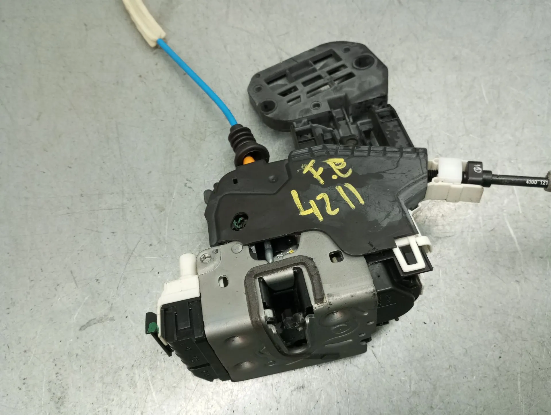 Fechadura / fecho porta frente esquerdo MERCEDES-BENZ CLA Shooting Brake (X117)