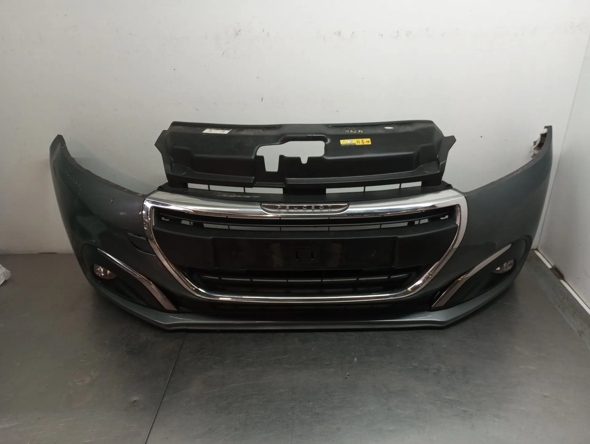 Pára-choques frente PEUGEOT 208 Imagem-1