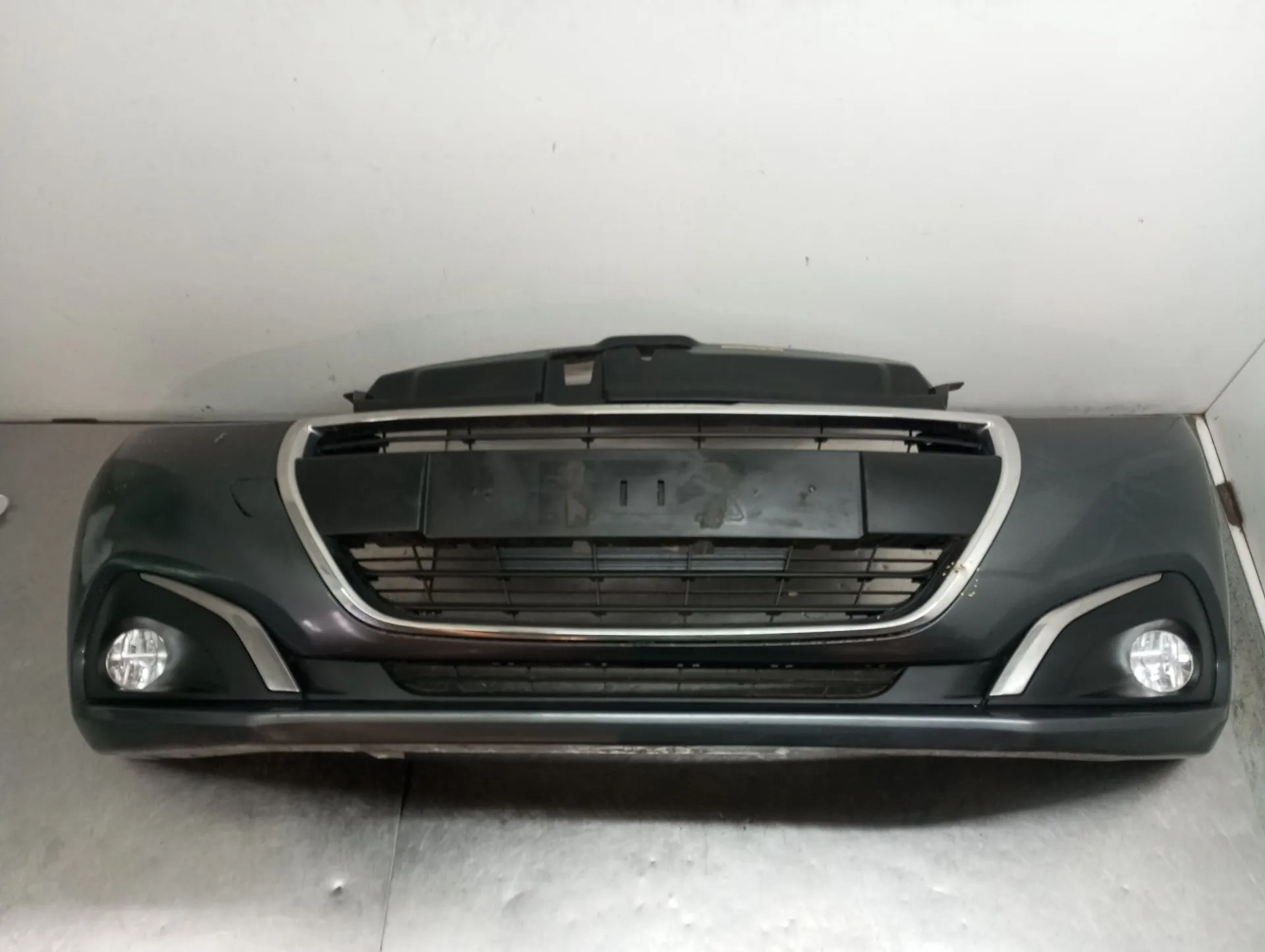 Pára-choques frente PEUGEOT 208