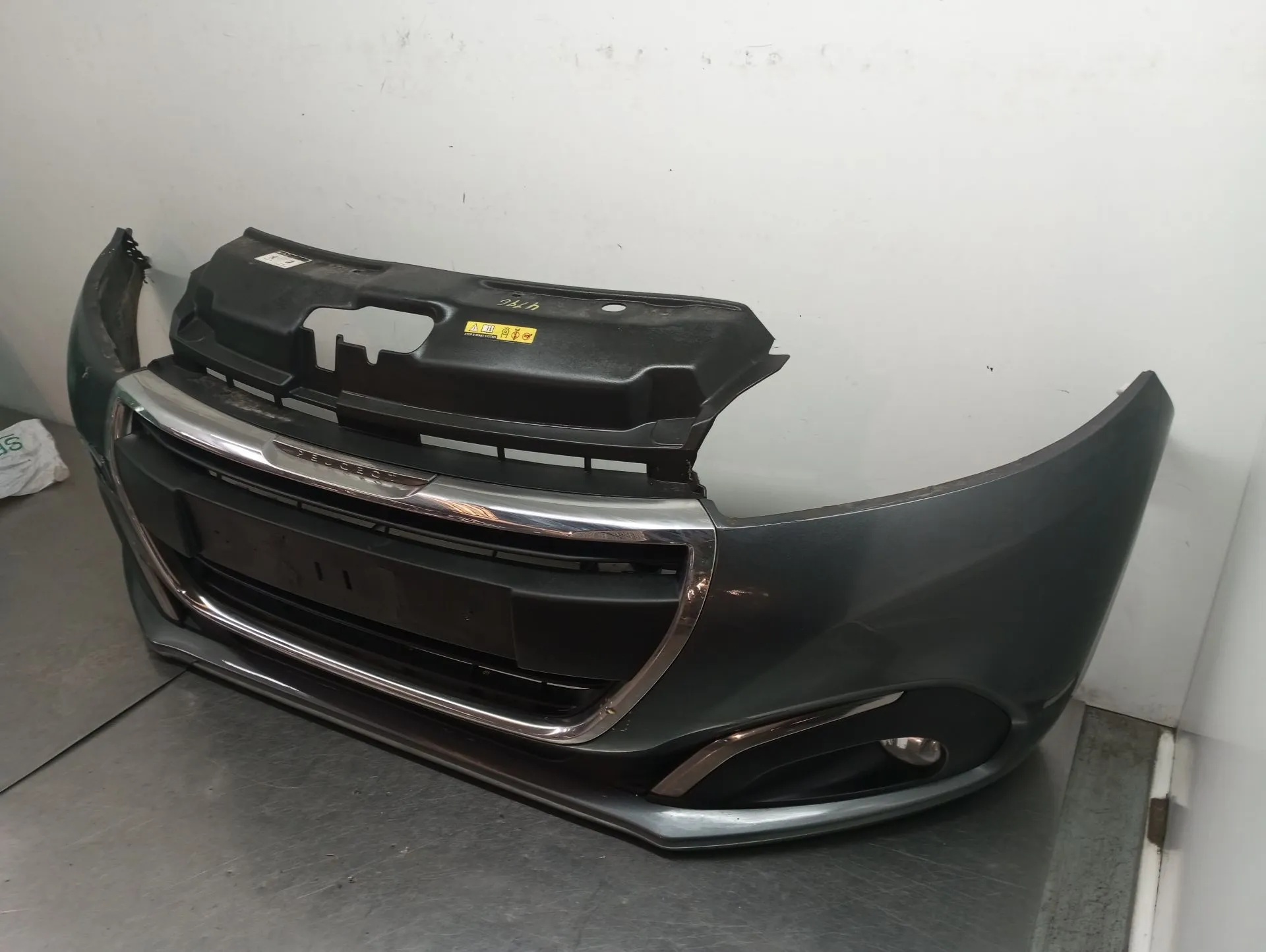 Pára-choques frente PEUGEOT 208 Imagem-2