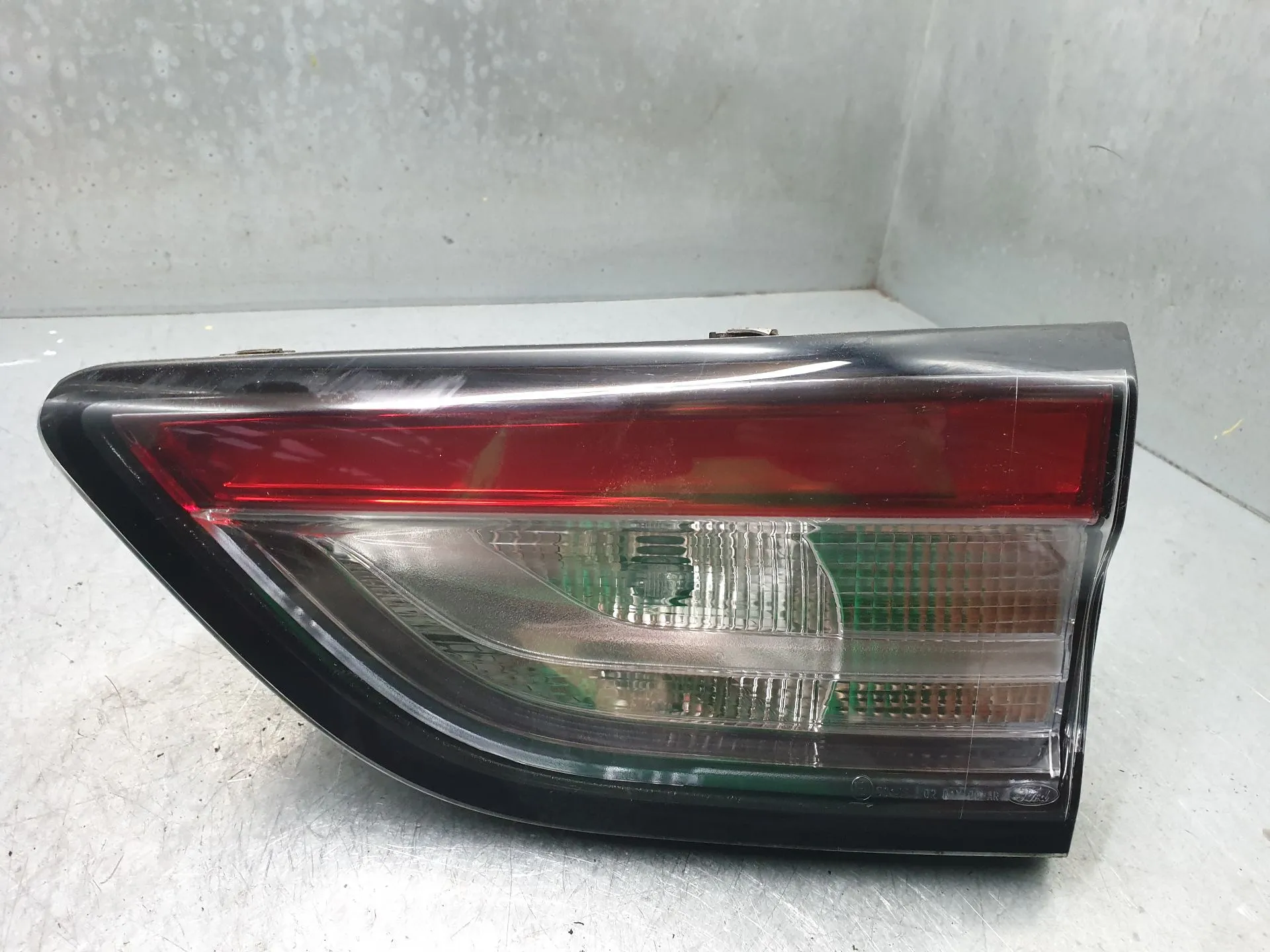 Feu de coffre Gauche FORD Kuga III (DFK)