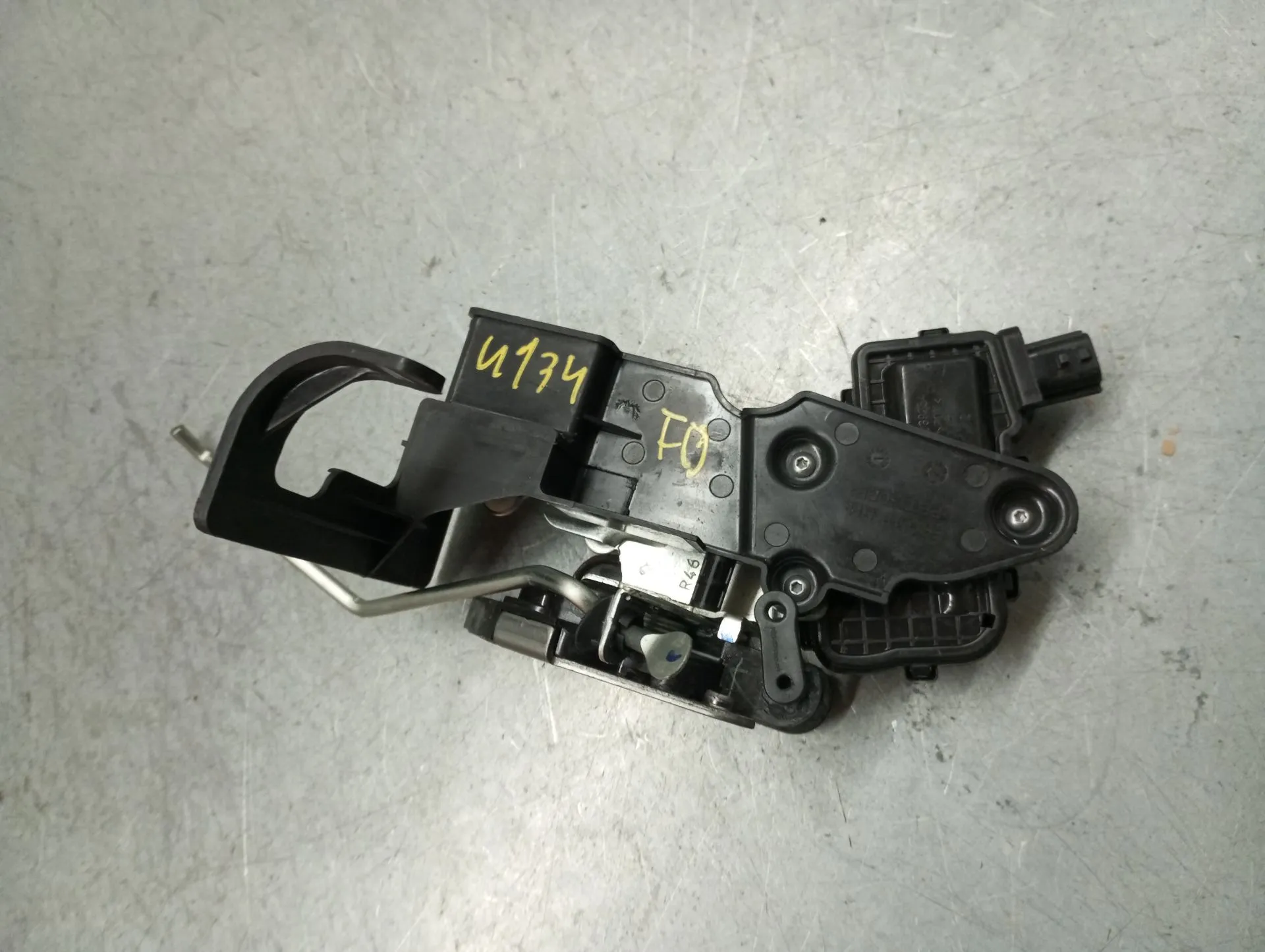 Fechadura / fecho porta frente direito DACIA Spring