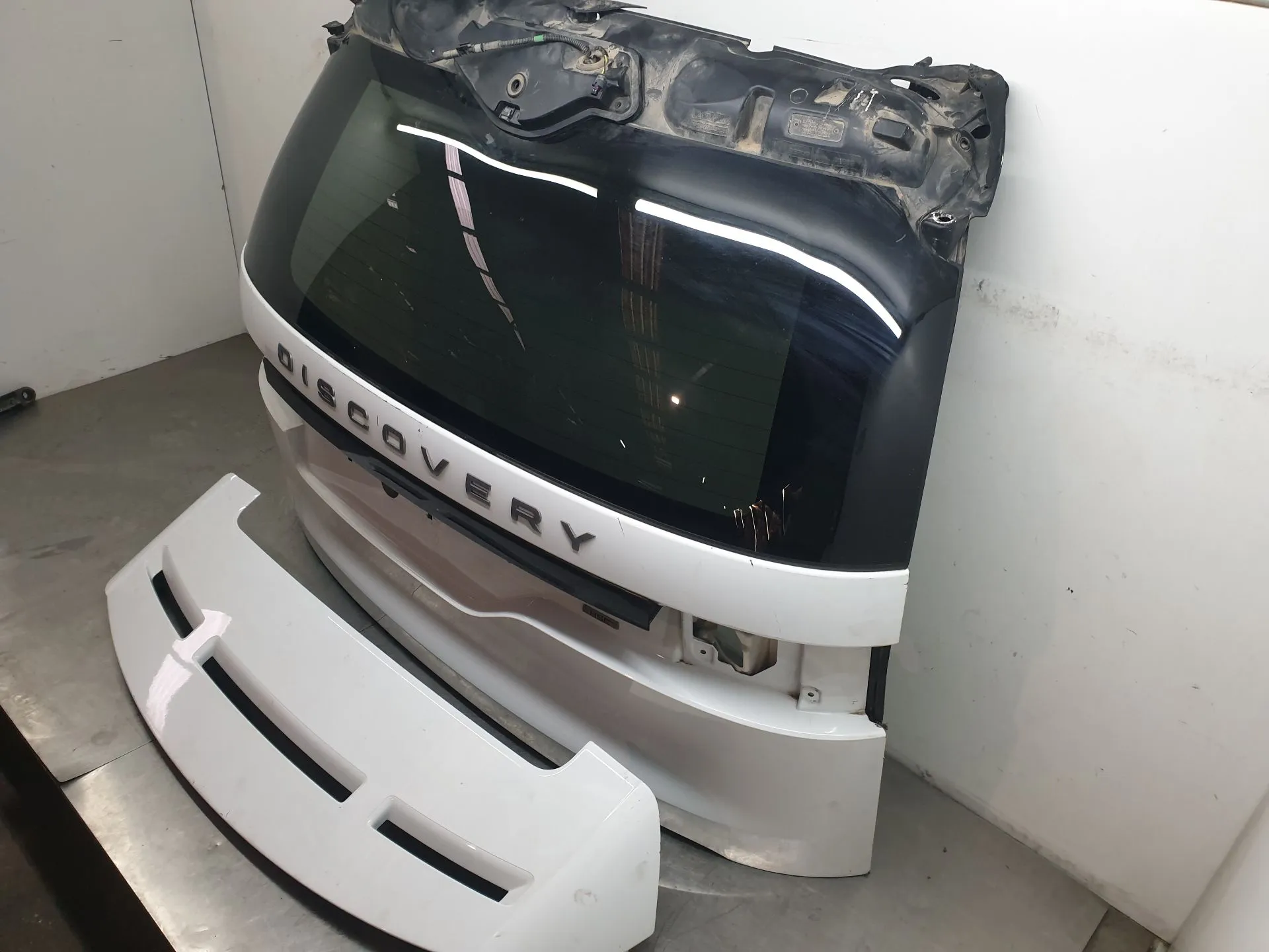 Portón trasero LAND ROVER Discovery V (L462) Imagem-1