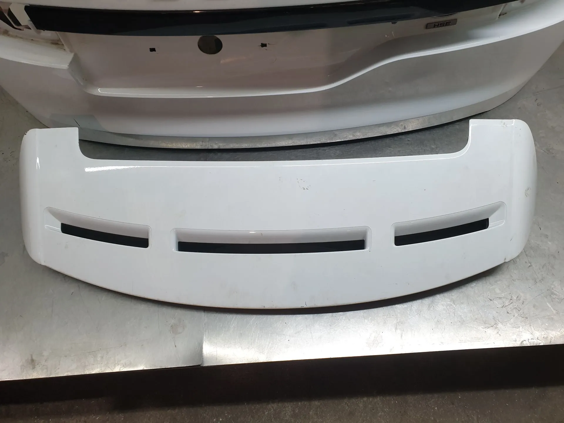 Portón trasero LAND ROVER Discovery V (L462) Imagem-4