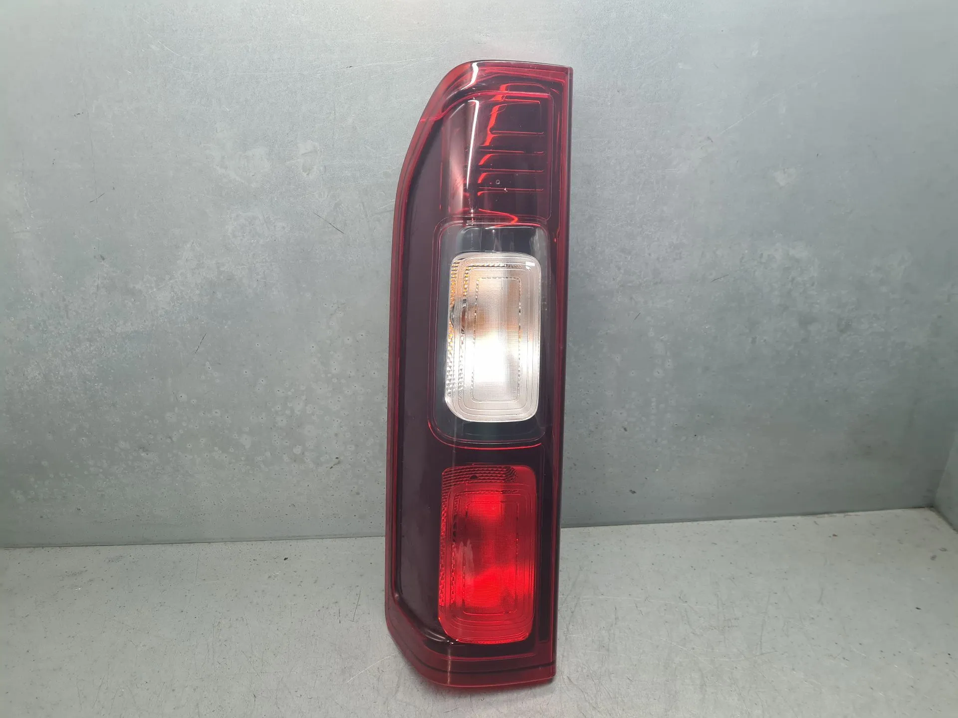 Feu arrière Gauche RENAULT Trafic III (FG_)