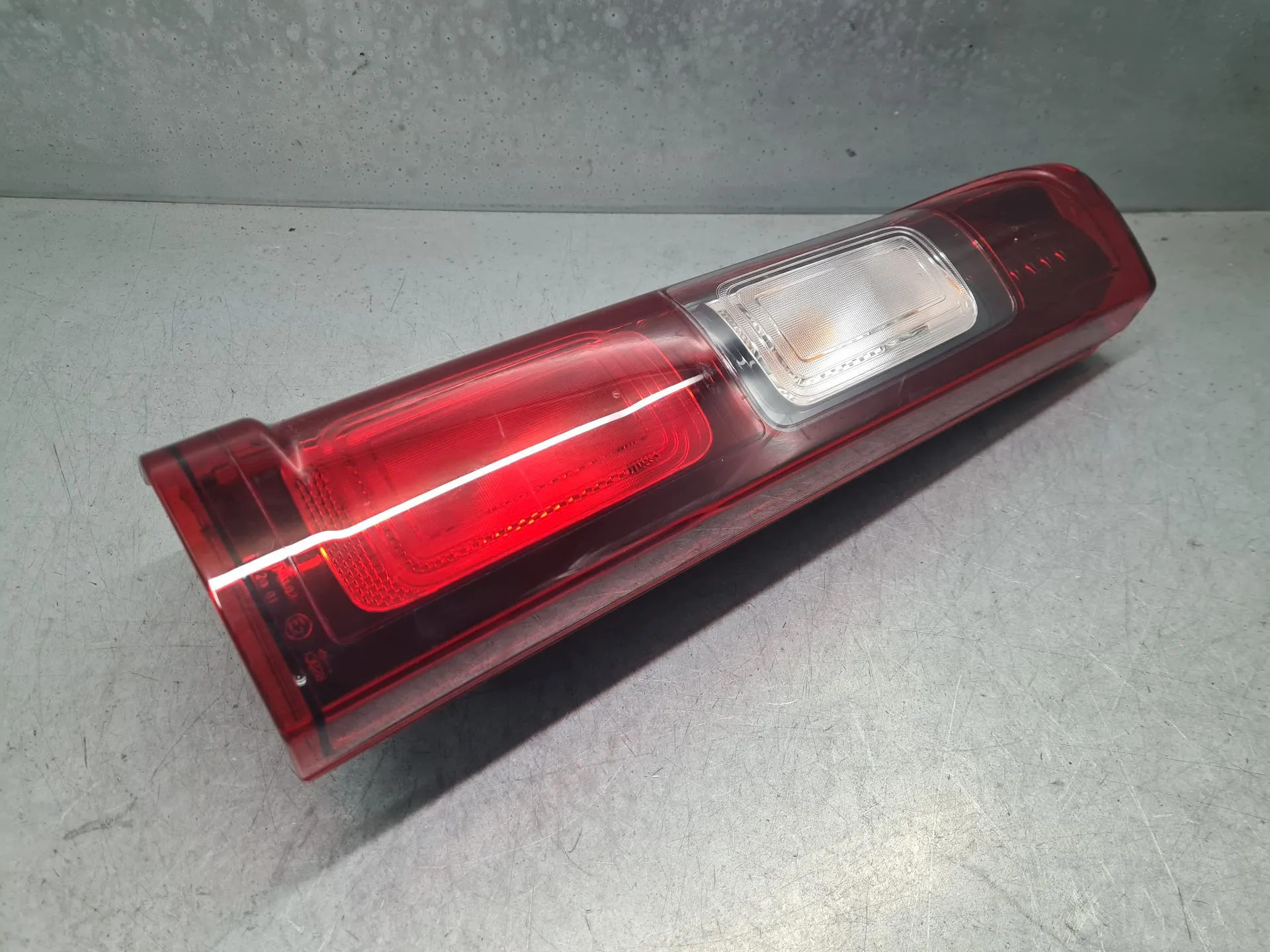 Left Tail light RENAULT Trafic III (FG_) Imagem-2