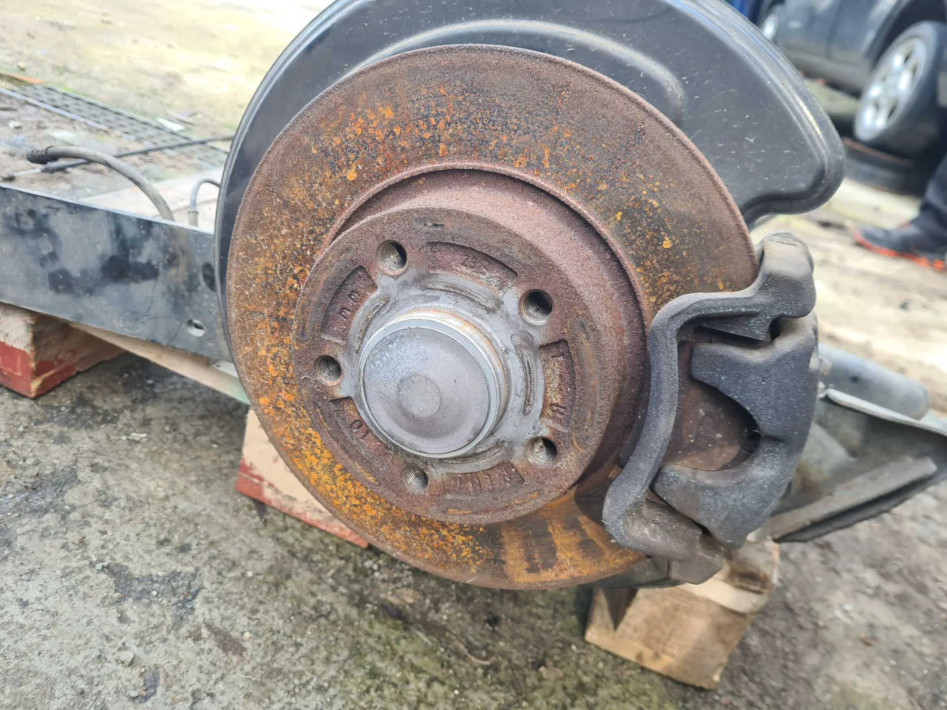 Rear axle with discs RENAULT Trafic III (FG_) Imagem-1