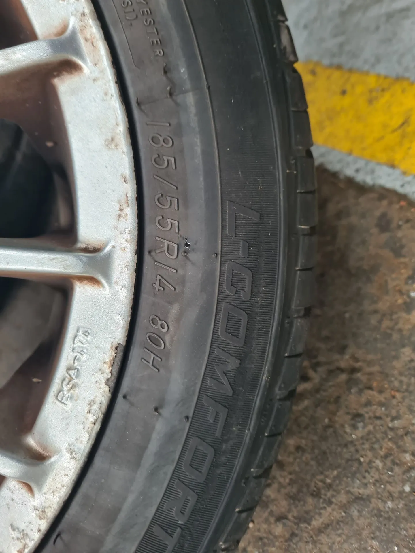 Pneumatico VOLKSWAGEN Polo (6N) Imagem-1