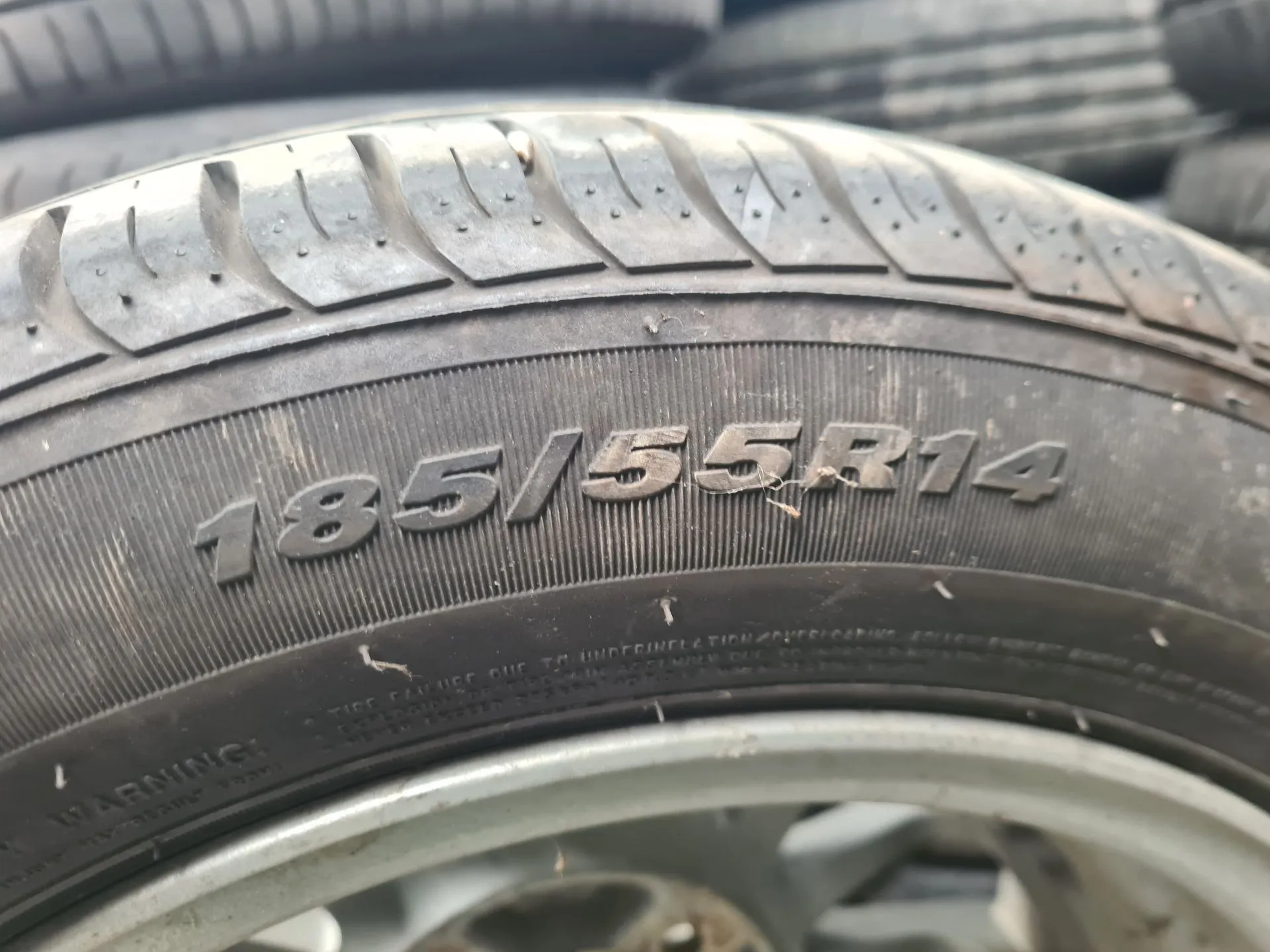 Neumático VOLKSWAGEN Polo (6N) Imagem-1