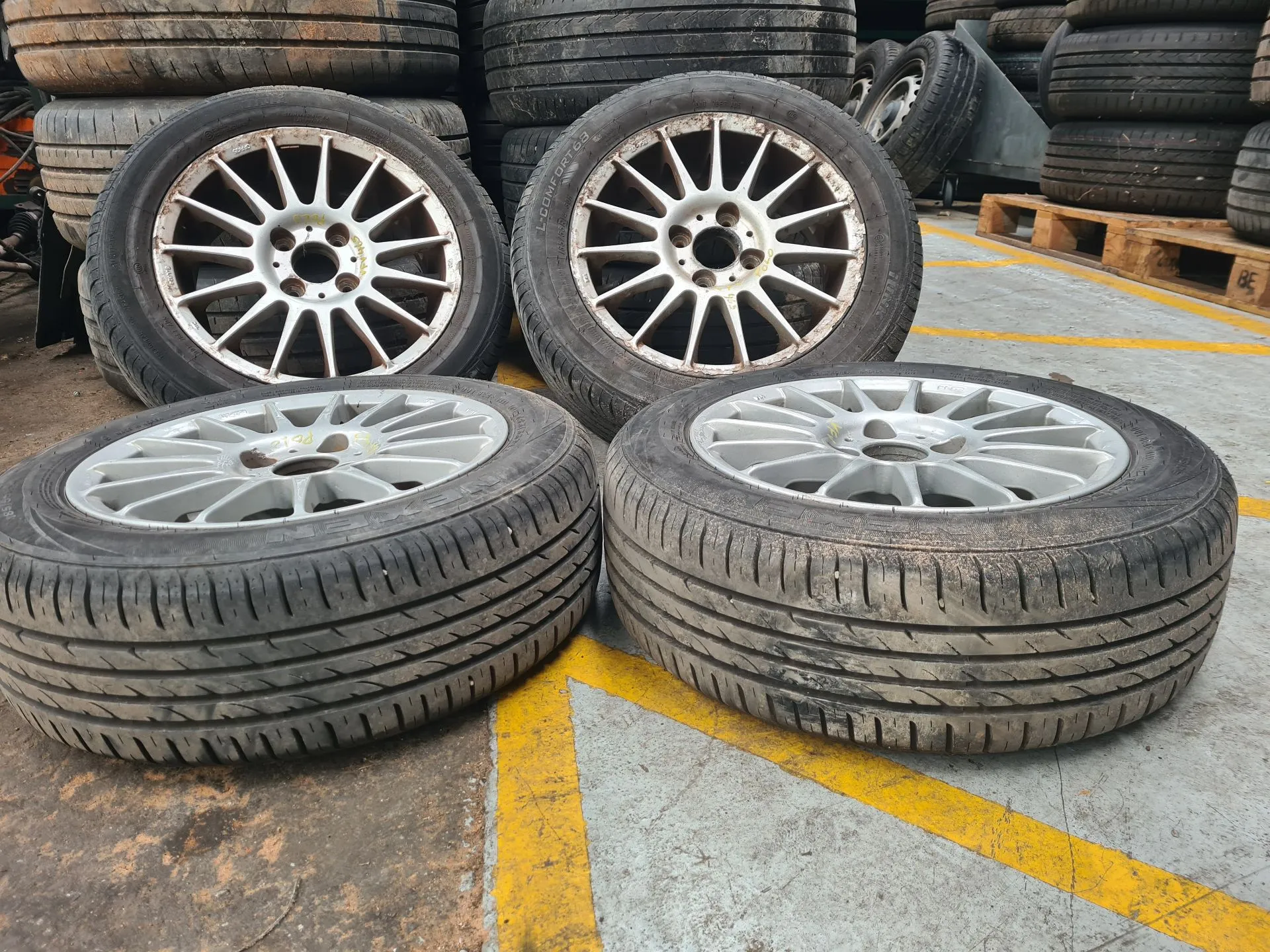 Conjunto de Jantes VOLKSWAGEN Polo (6N) Imagem-0