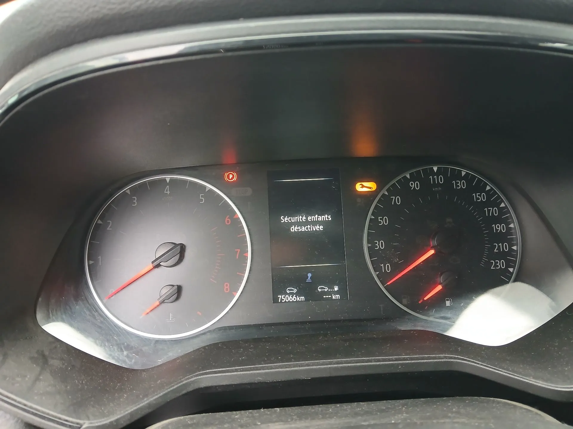 Quadrante / painel de instrumentos RENAULT Clio V (BF_)