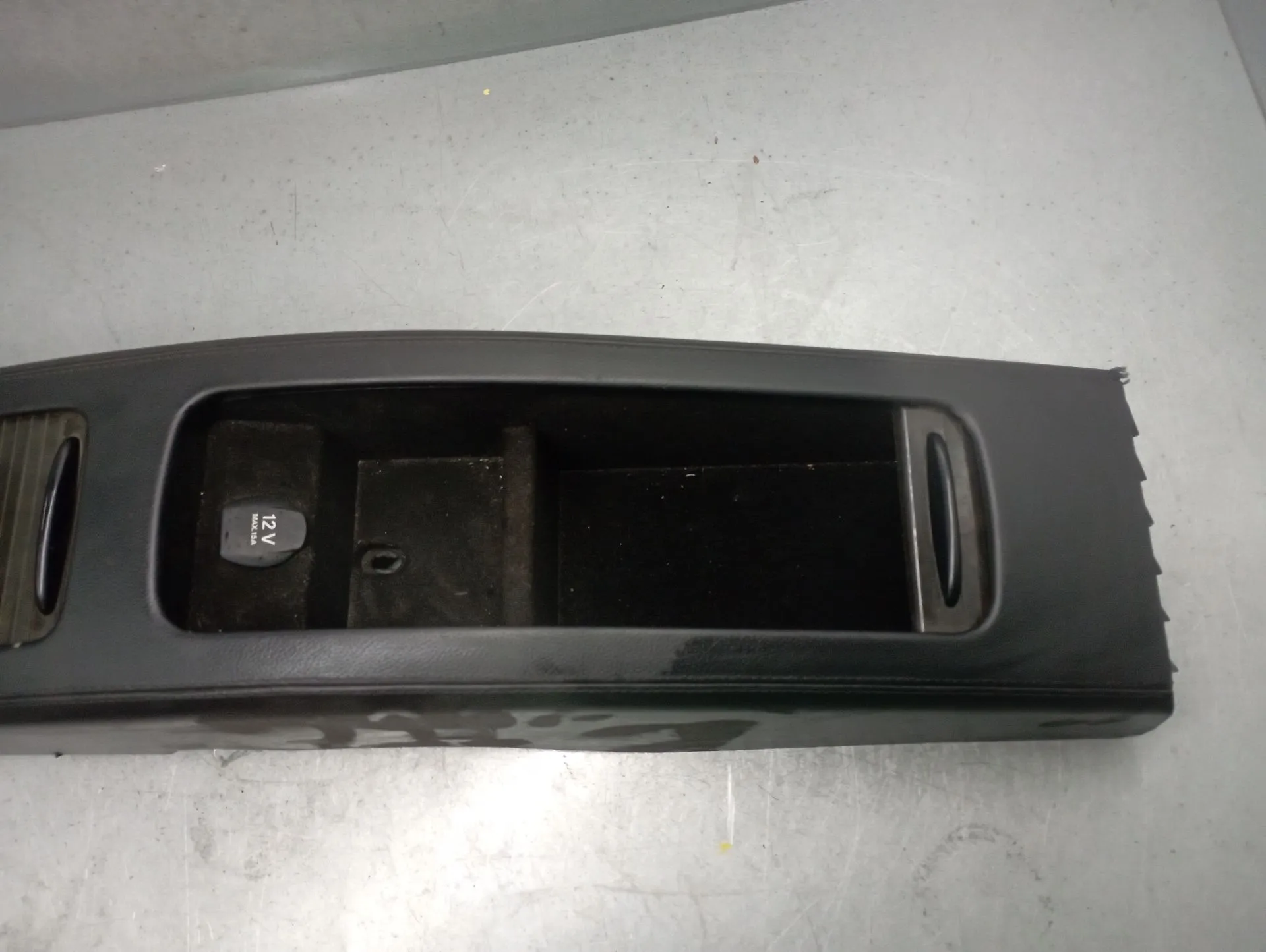 Apoyobrazos MERCEDES-BENZ CLS (C219) Imagem-2