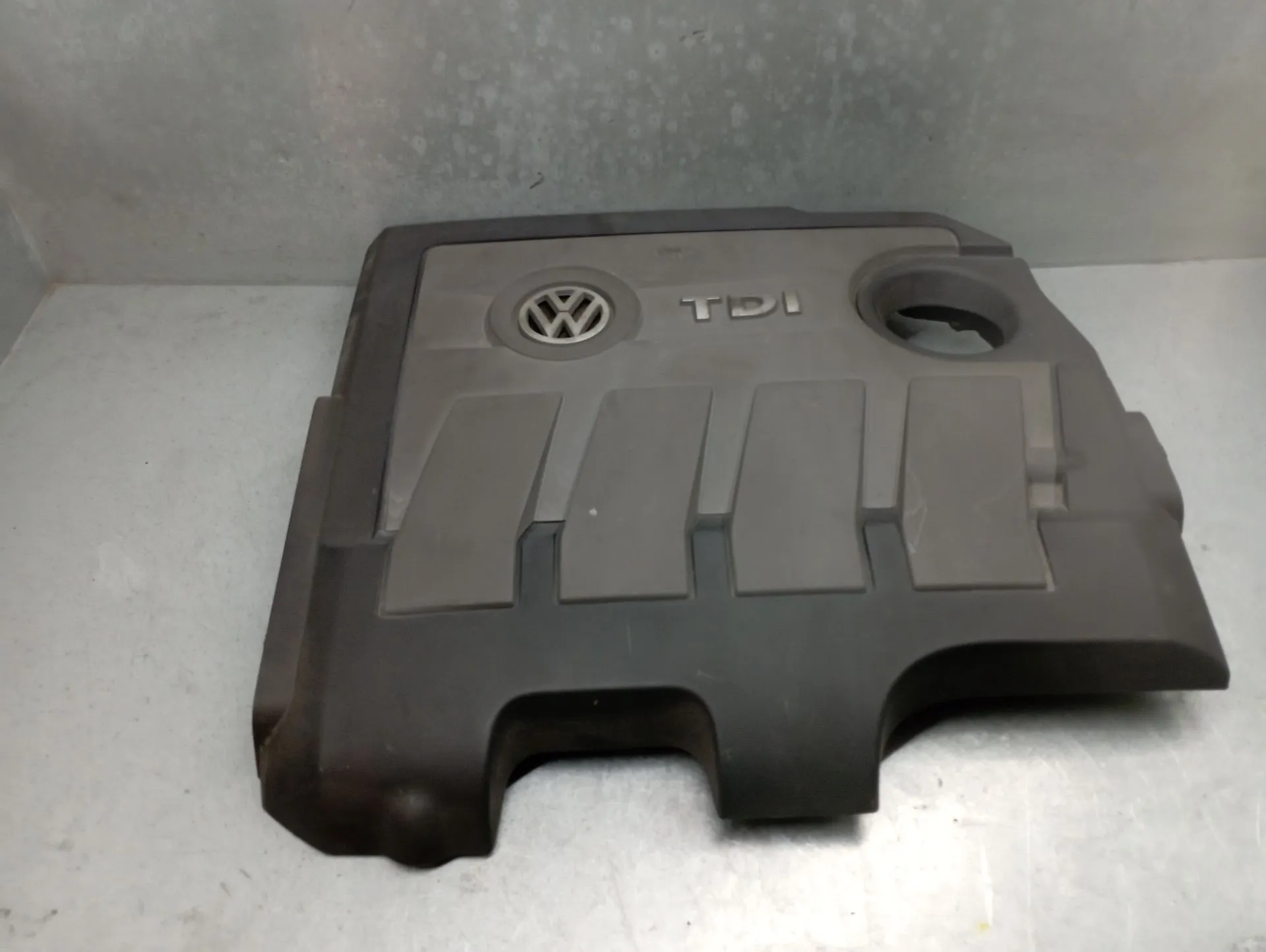 Engine cover VOLKSWAGEN Golf III (1H1)