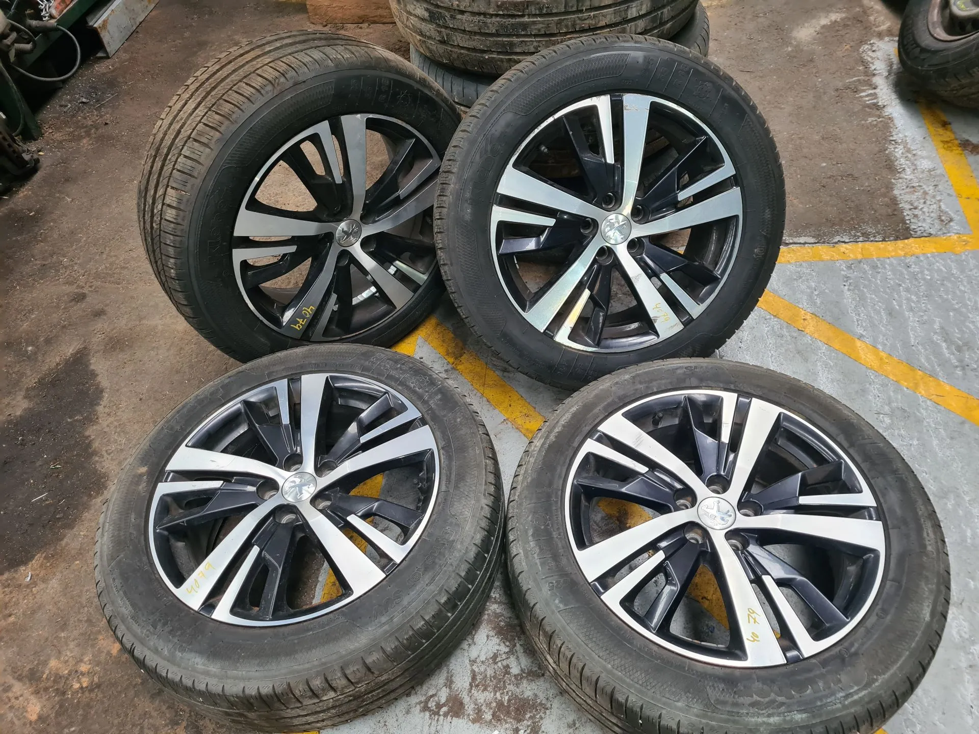 Conjunto de Jantes PEUGEOT 5008 II (M_) Imagem-1