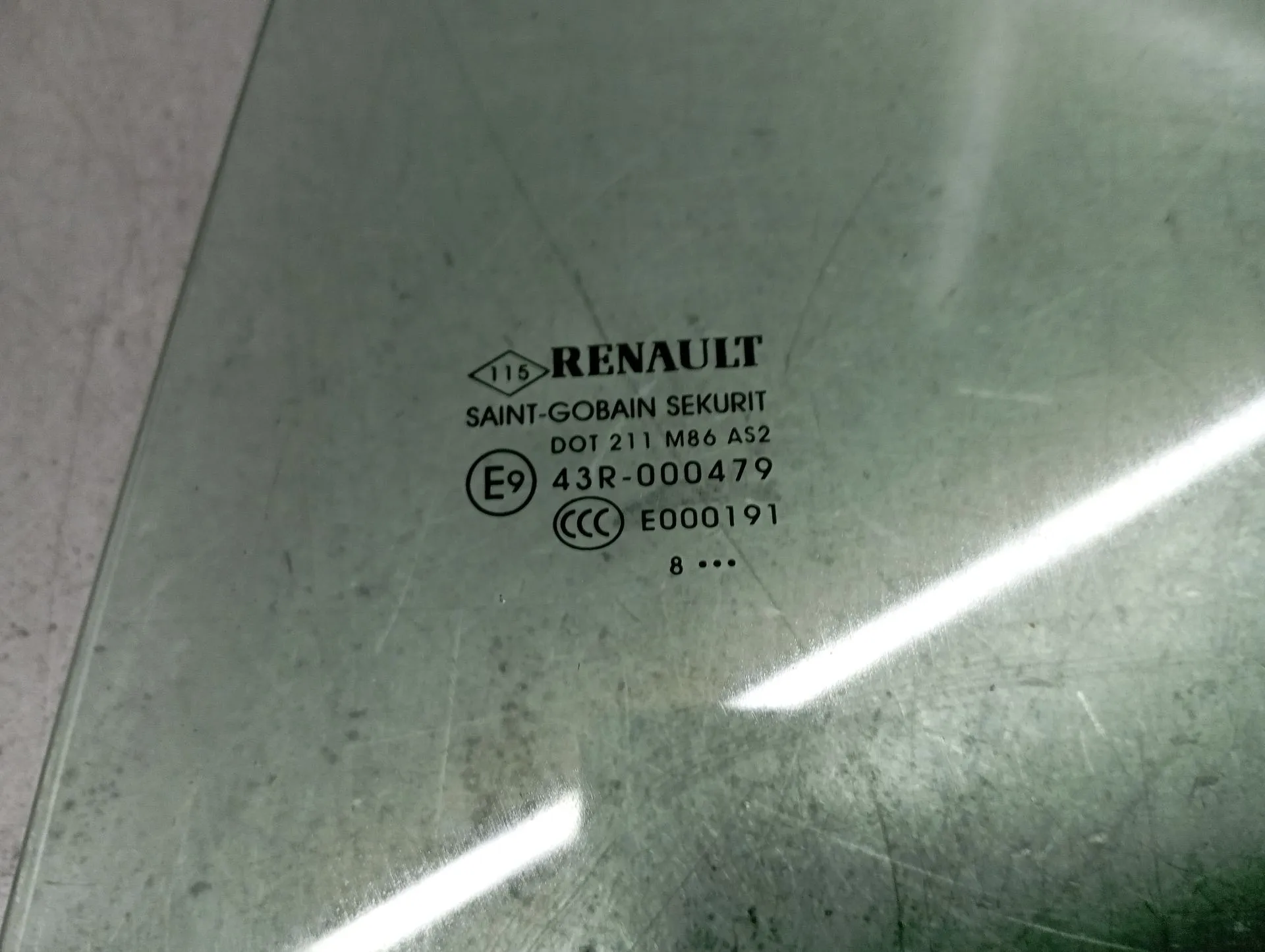 Vitre porte arrière gauche RENAULT Megane IV (B9A/M_) Imagem-1