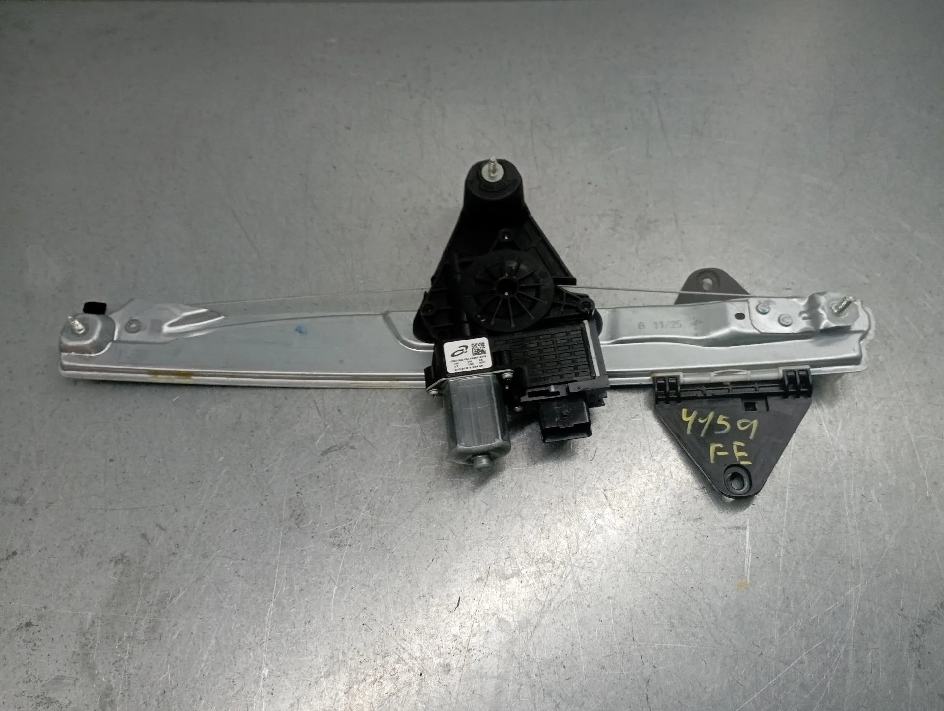 Lève-vitre avant gauche DACIA Sandero III