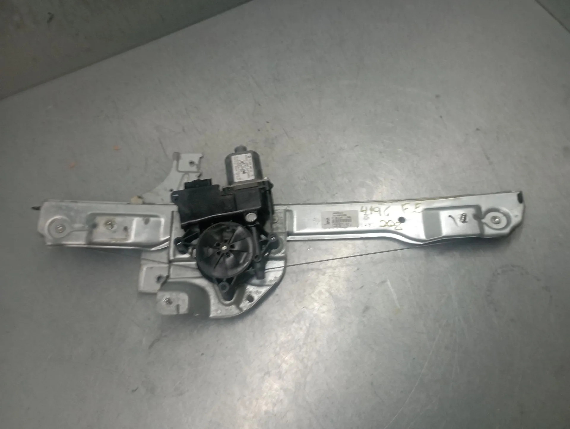 Lève-vitre avant gauche PEUGEOT 208