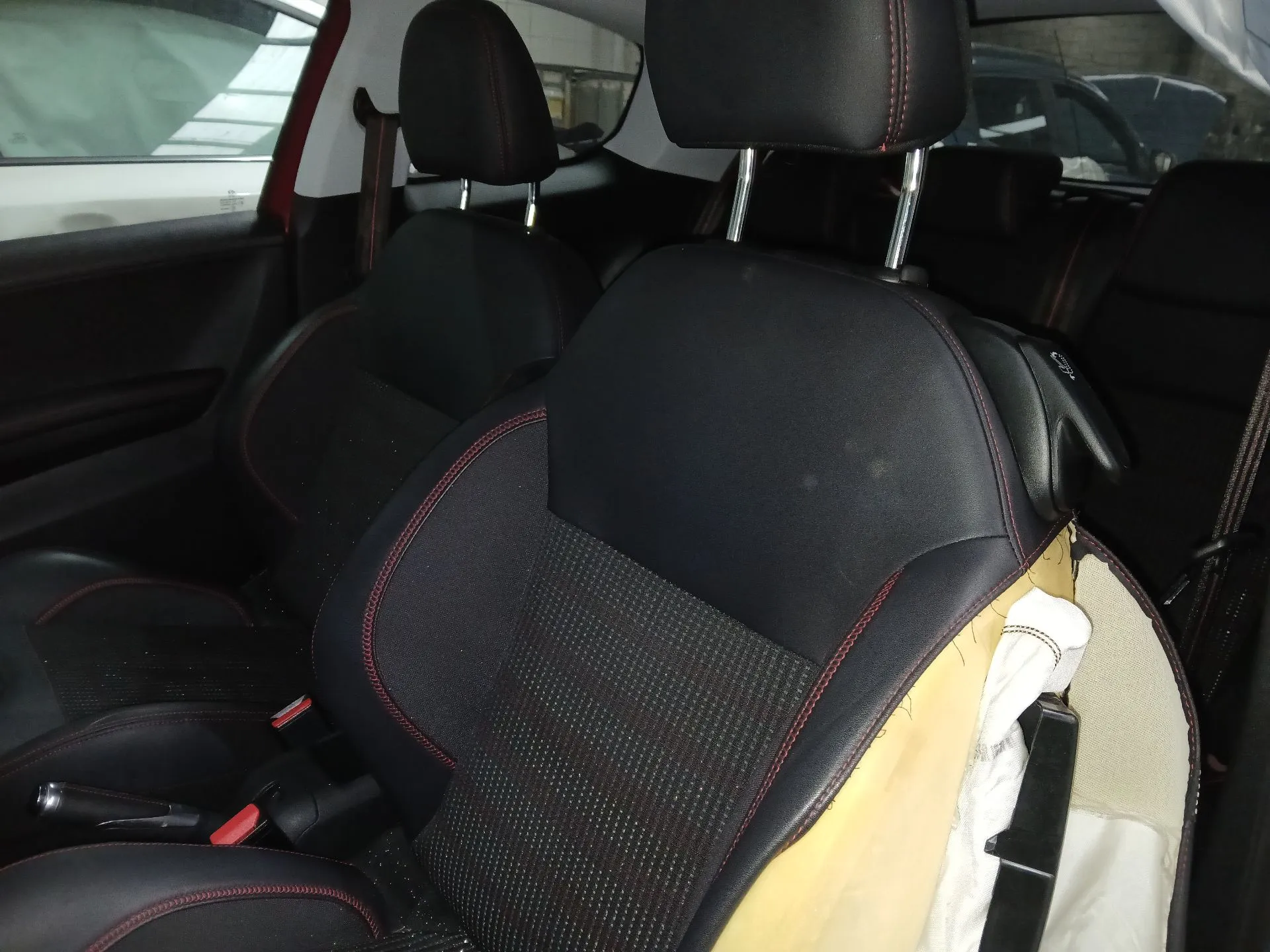 Conjunto de Bancos PEUGEOT 208 Imagem-0