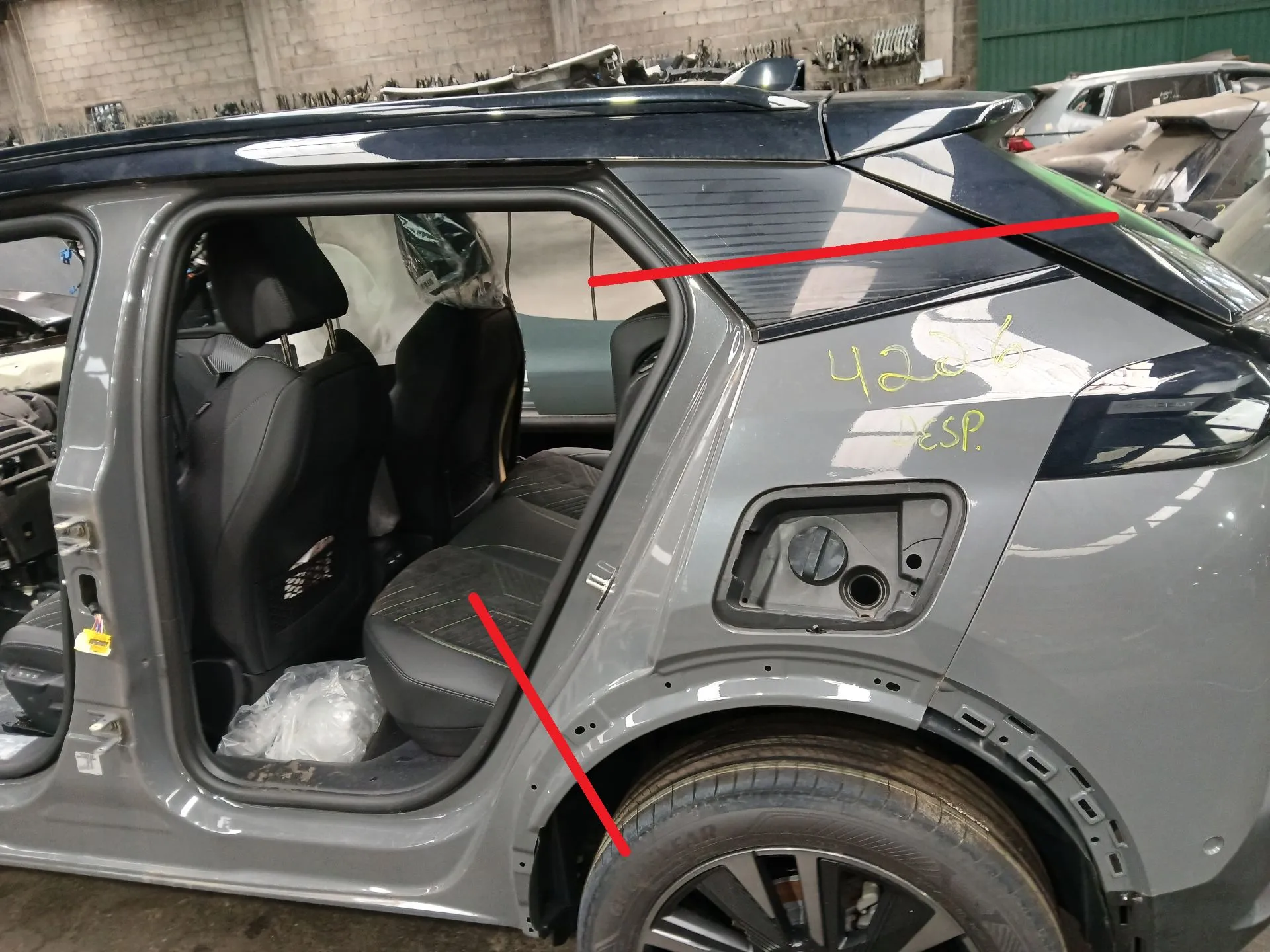 Pannello posteriore sinistro PEUGEOT 2008 II (U_)