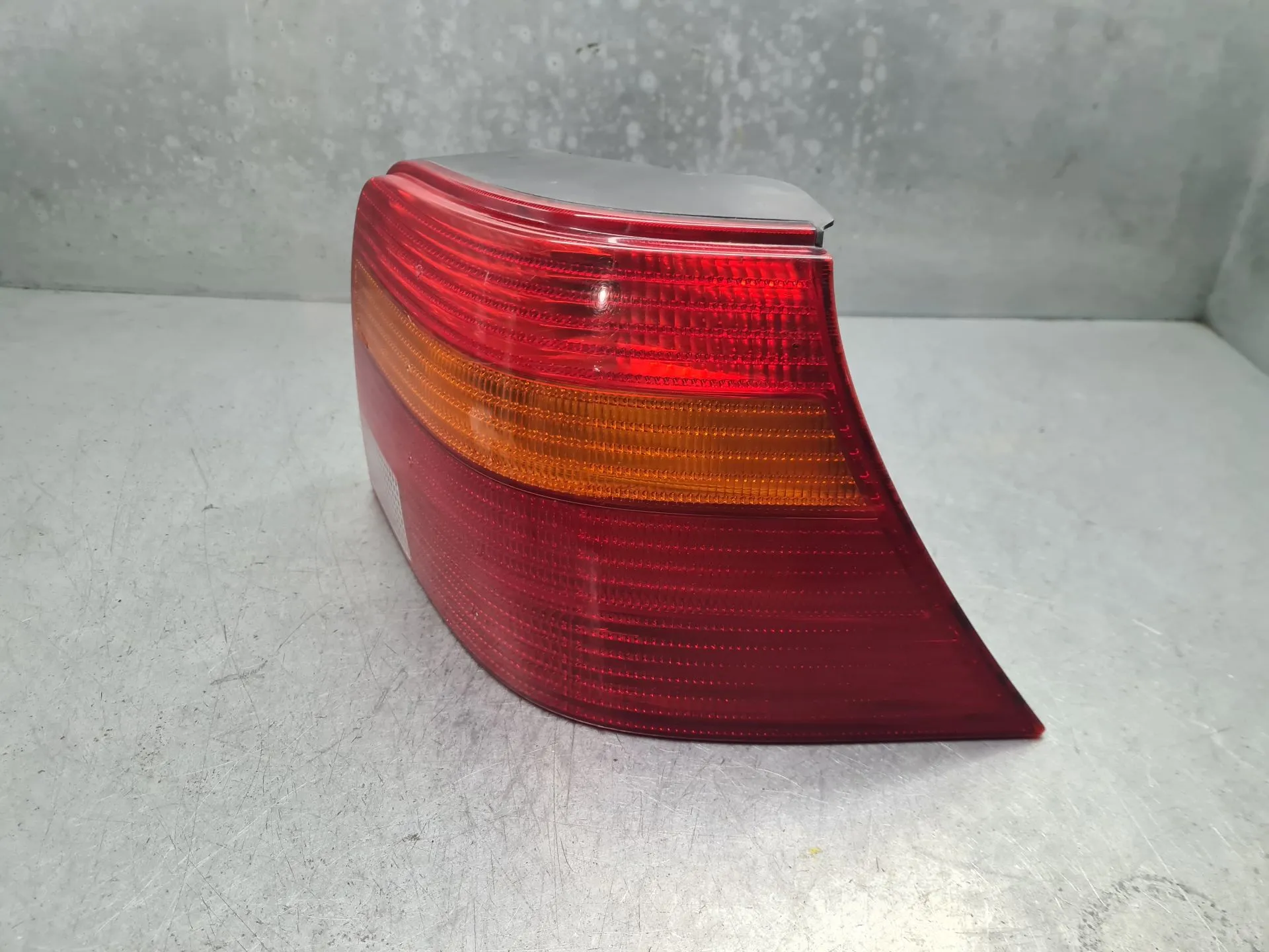 Feu arrière Droite VOLKSWAGEN Golf IV (1J1) Imagem-2