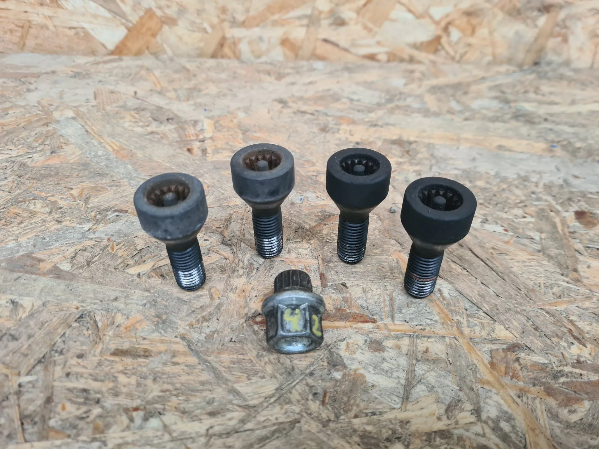 Parafuso anti-roubo BMW 3 Cabriolet (E93)