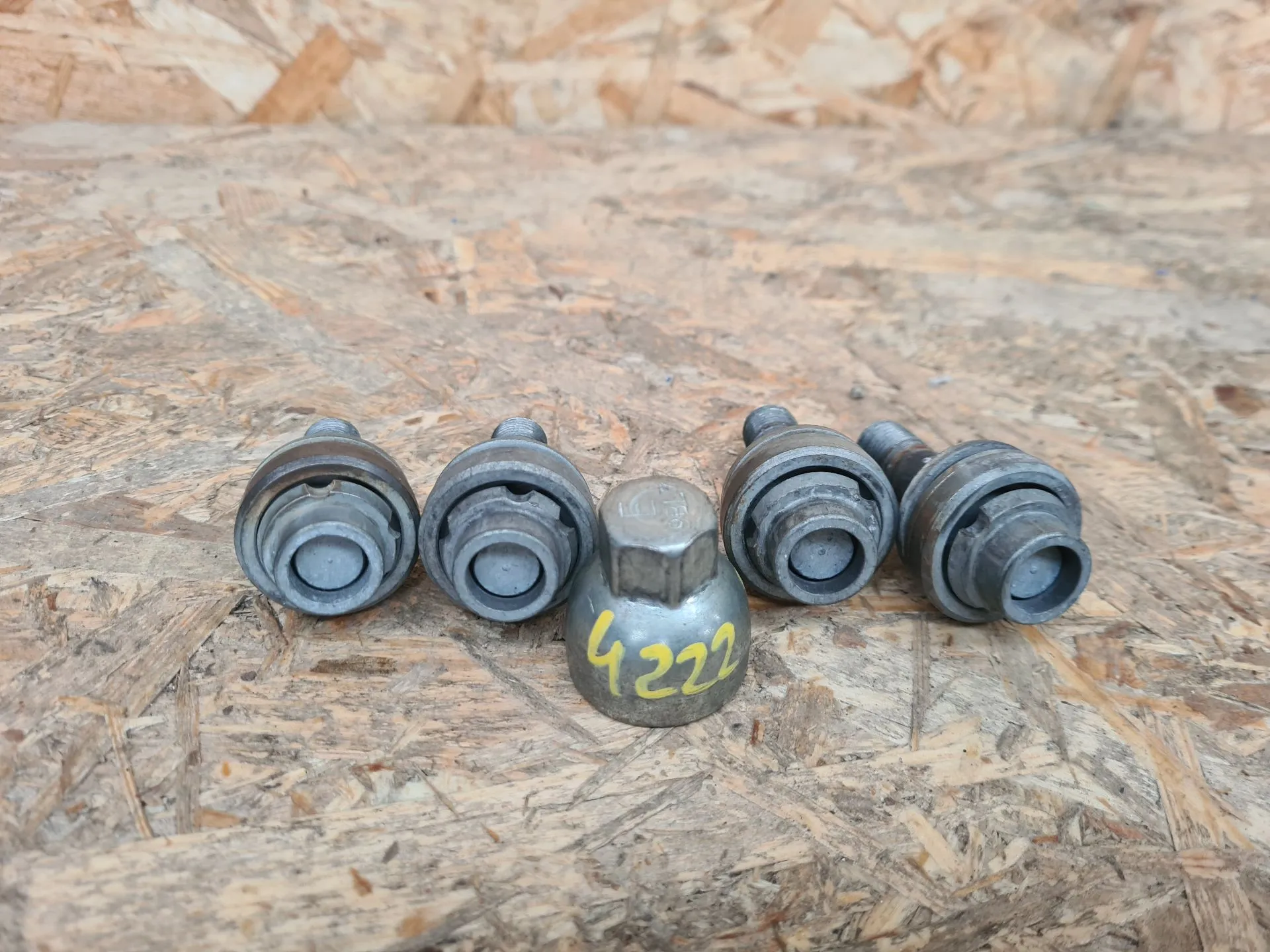 Parafuso anti-roubo PEUGEOT 208